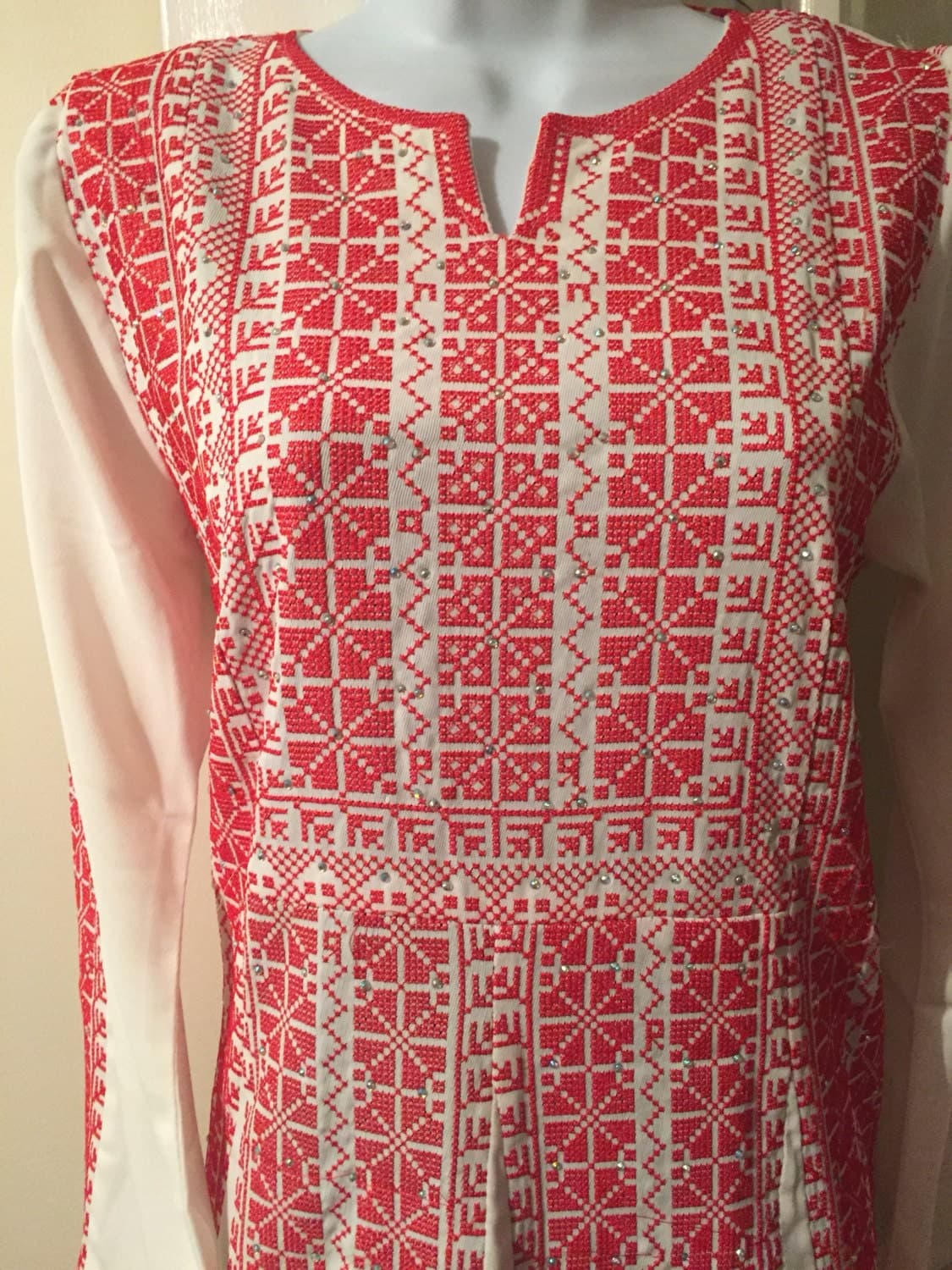 Stunning white dress / thobe / Abbaya / Kaftan with Red plaestinian embroidery