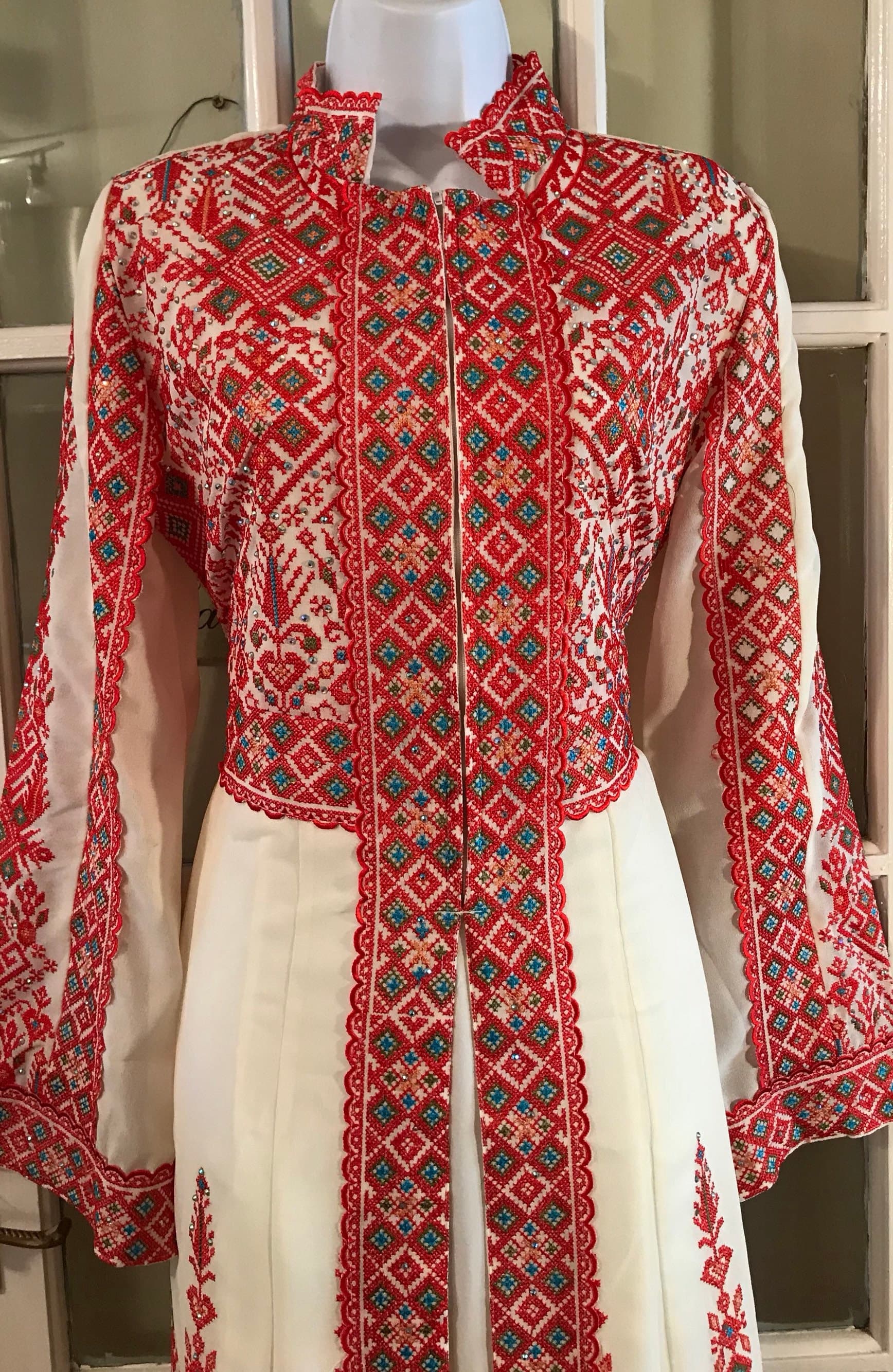 2 Piece white Dress/ Abaya/ Kaftan/ Thobe and matching belt with beautiful colourful and Red embroidery - image 3