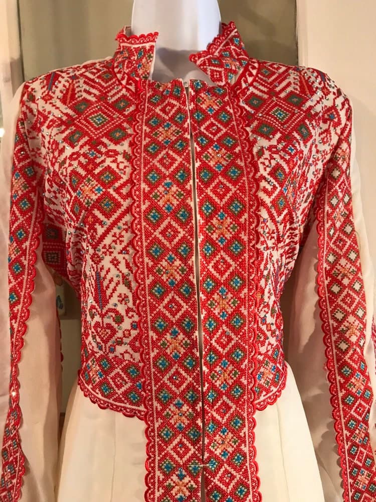 2 Piece white Dress/ Abaya/ Kaftan/ Thobe and matching belt with beautiful colourful and Red embroidery