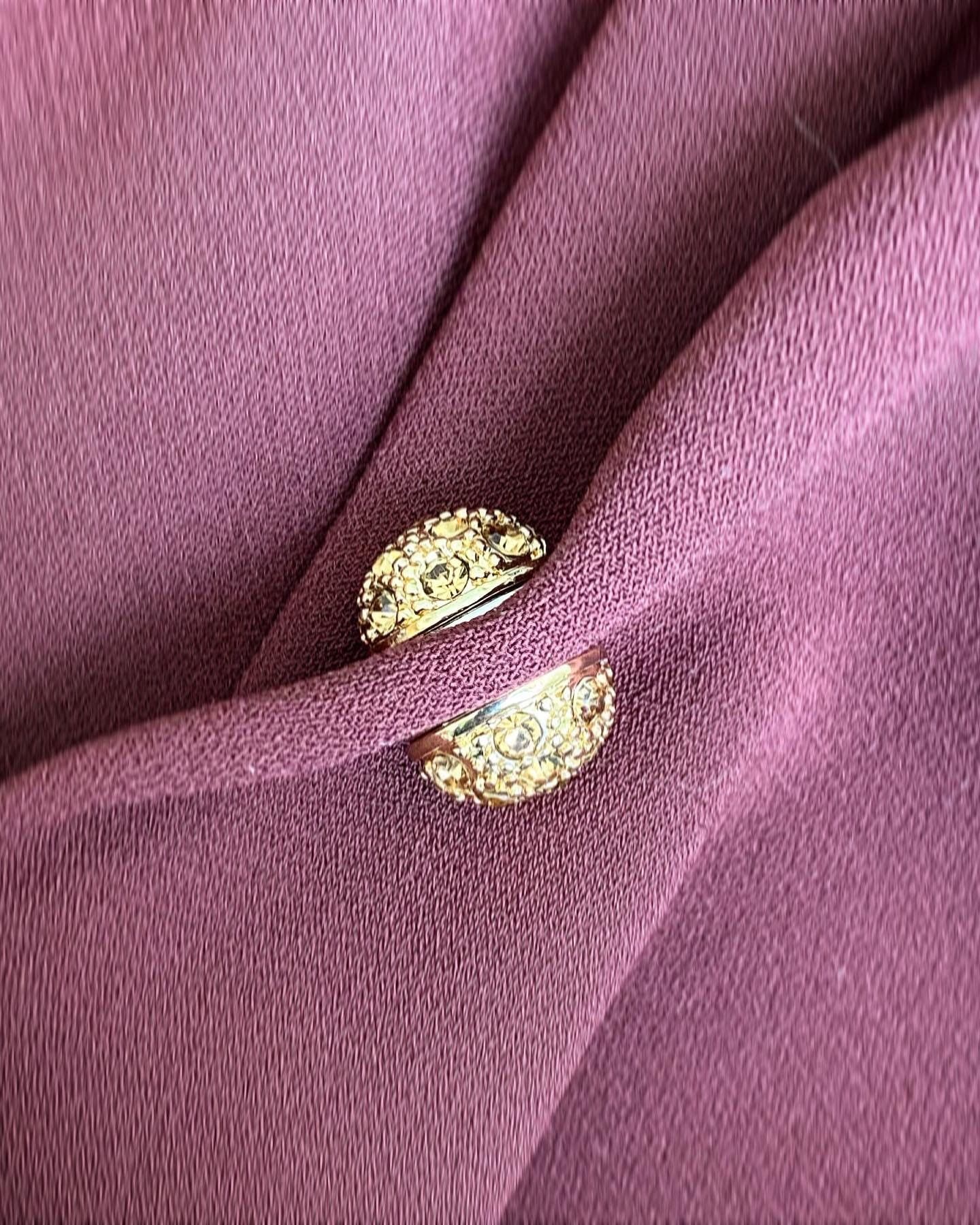 Circular rhinestone hijab magnets - image 4