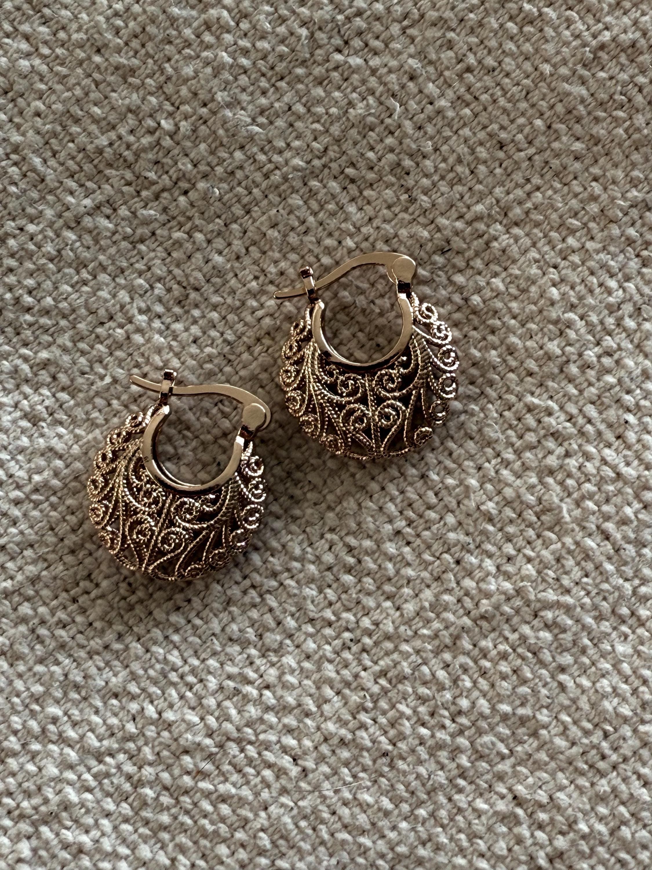 Gold tone earrings - image 3