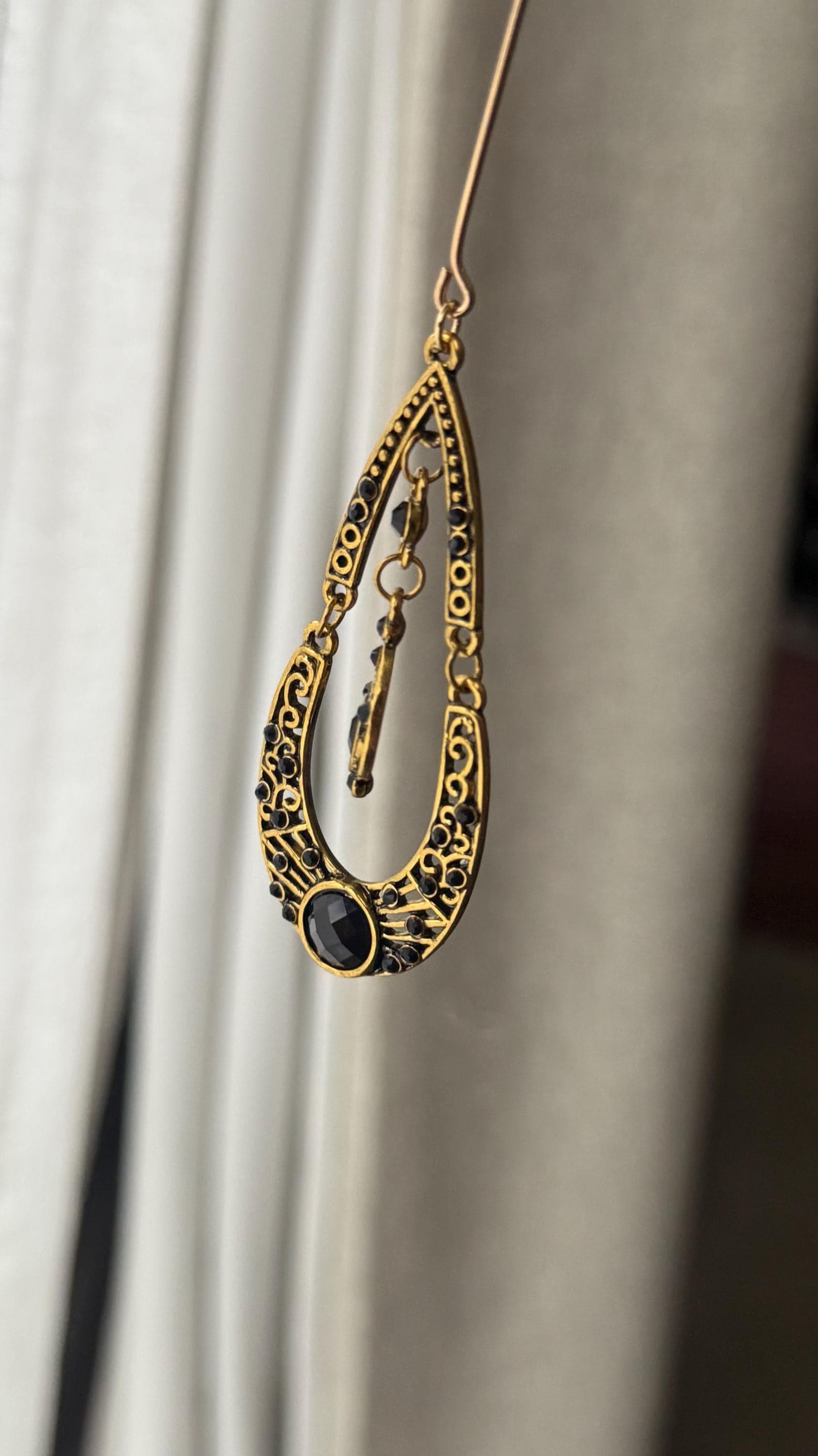 Teardrop hijab pins - image 3