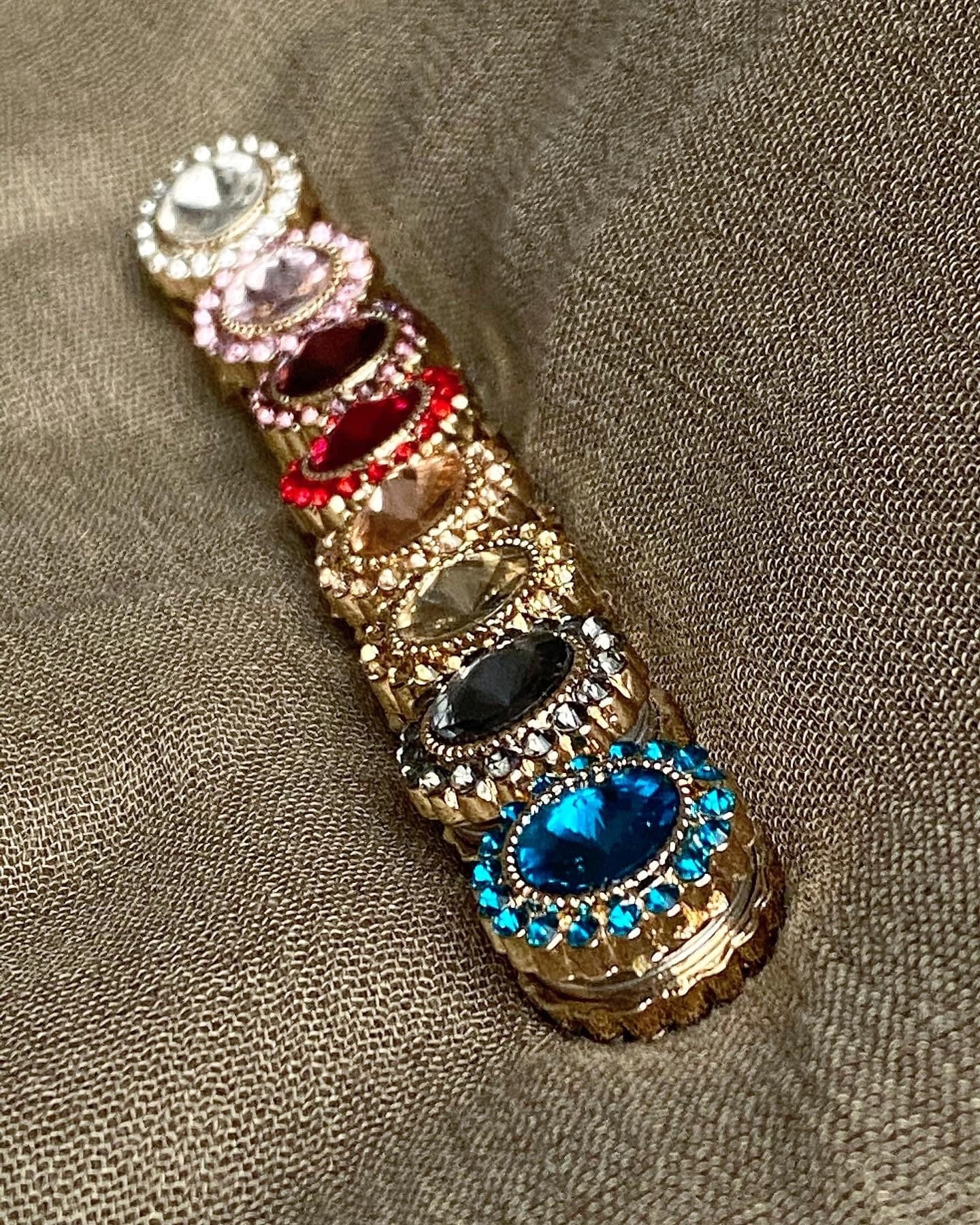 Sparkling hijab magnets.