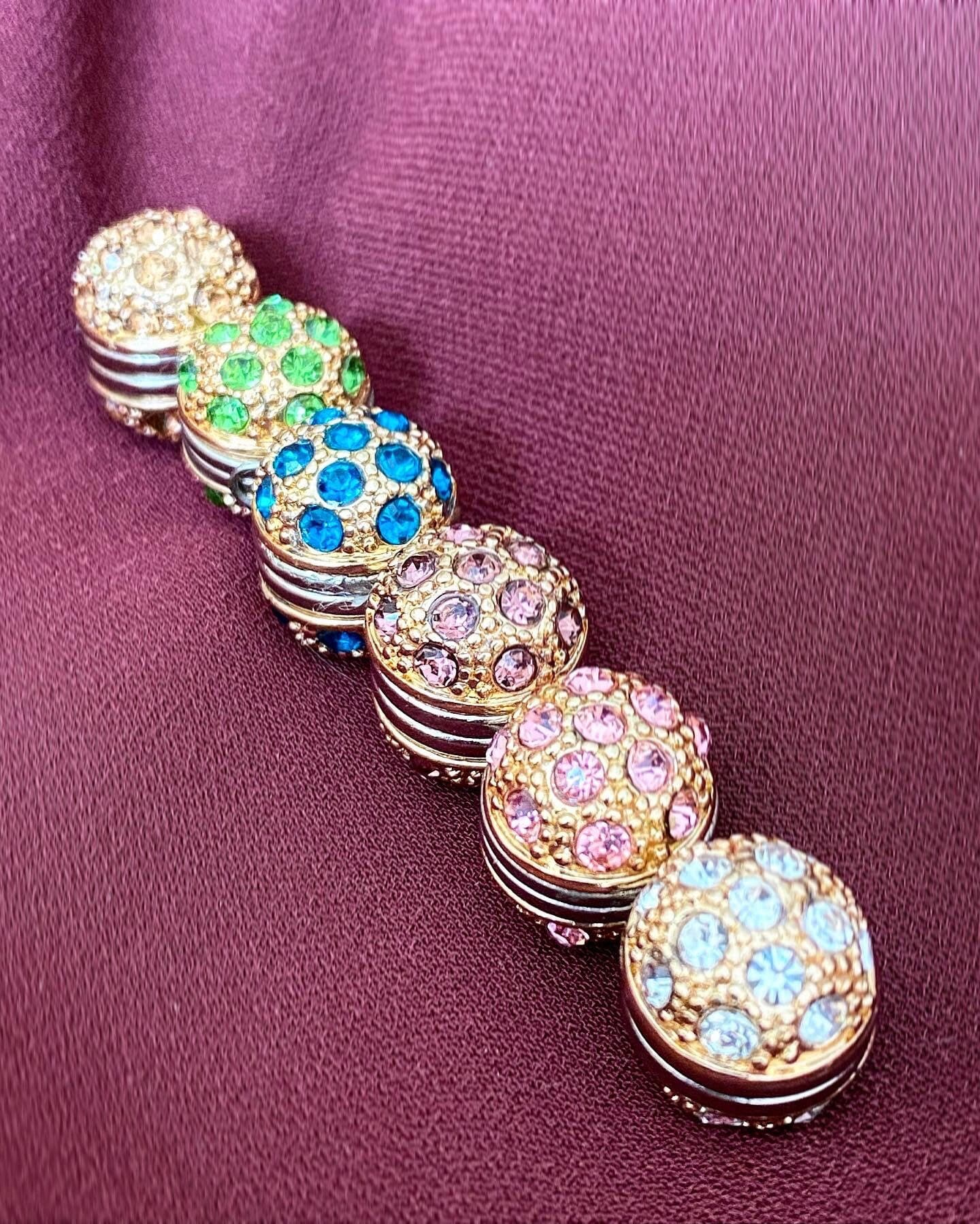 Circular rhinestone hijab magnets - image 3