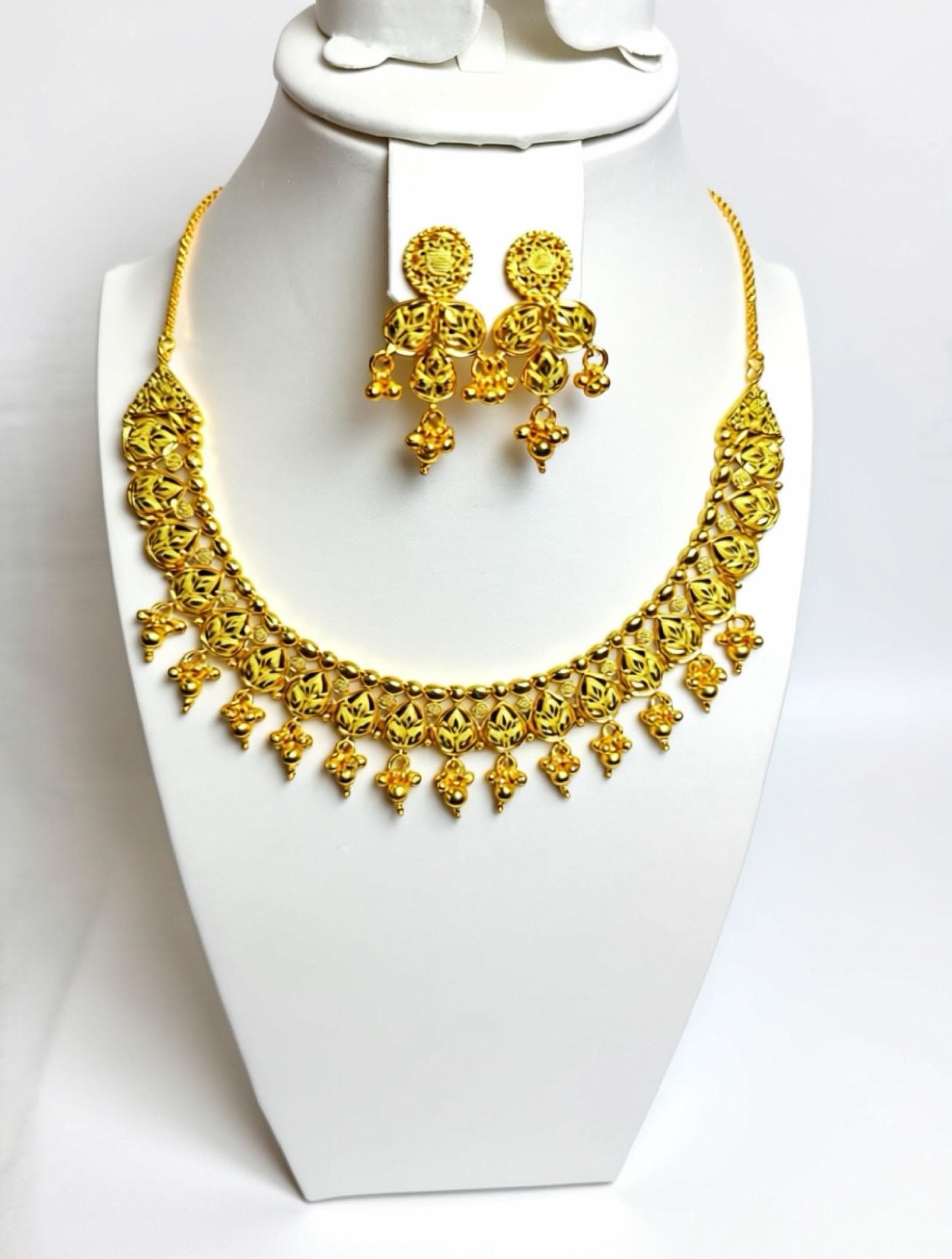 22k Gold Plated Necklace Earrings Set: Intricate Floral Design, Elegant Occasion Jewelry - image 3