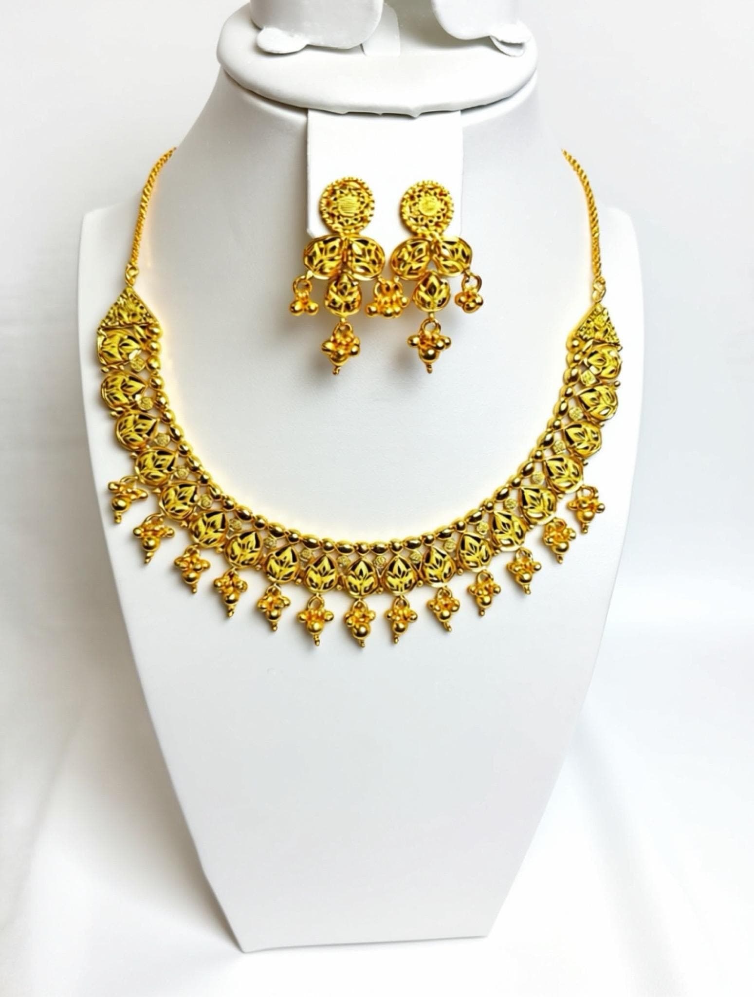 22k Gold Plated Necklace Earrings Set: Intricate Floral Design, Elegant Occasion Jewelry