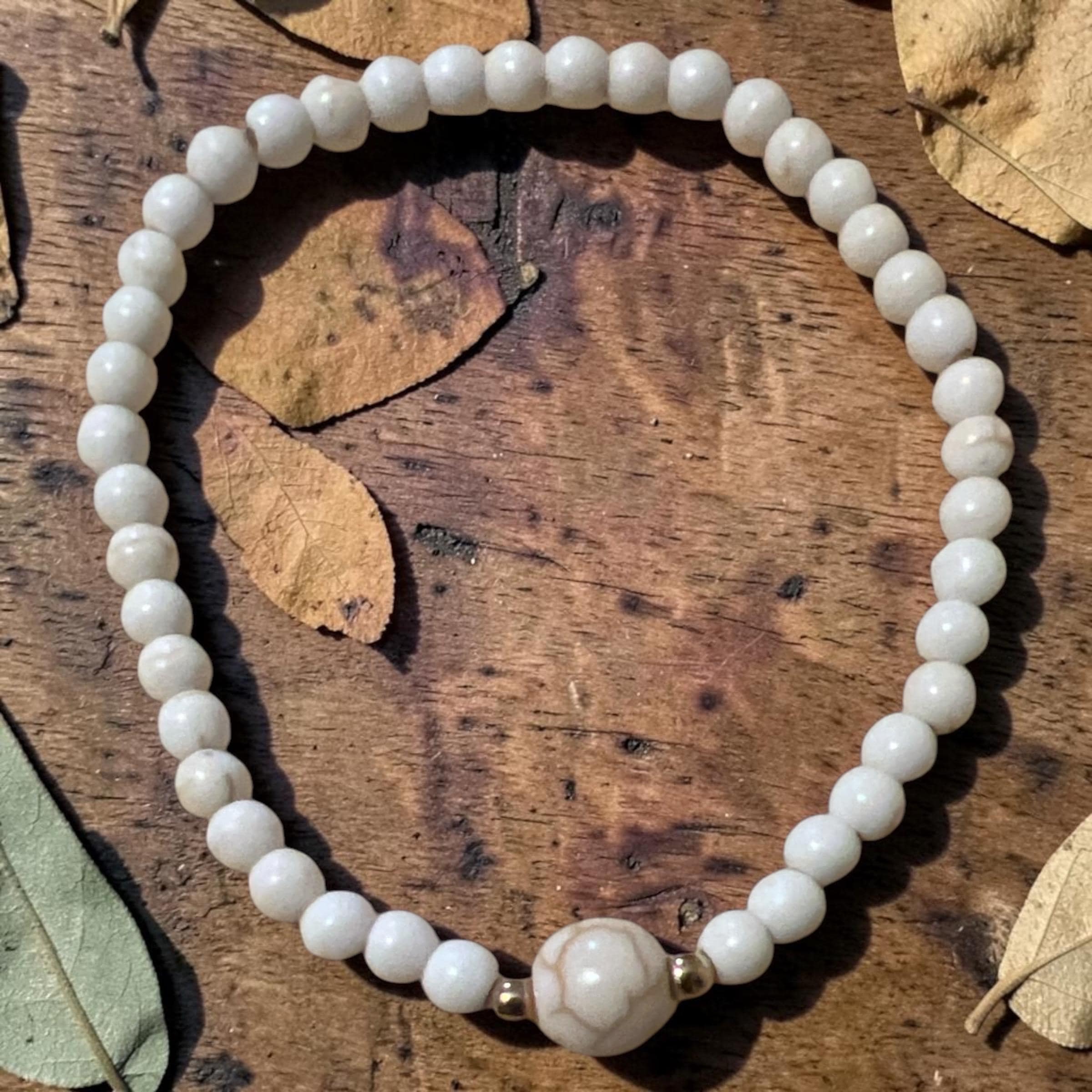 Minimalists bracelet, white agate bracelet, neutral jewelry, beaded bracelet, stretch bracelet, dainty jewelry, everyday - image 3