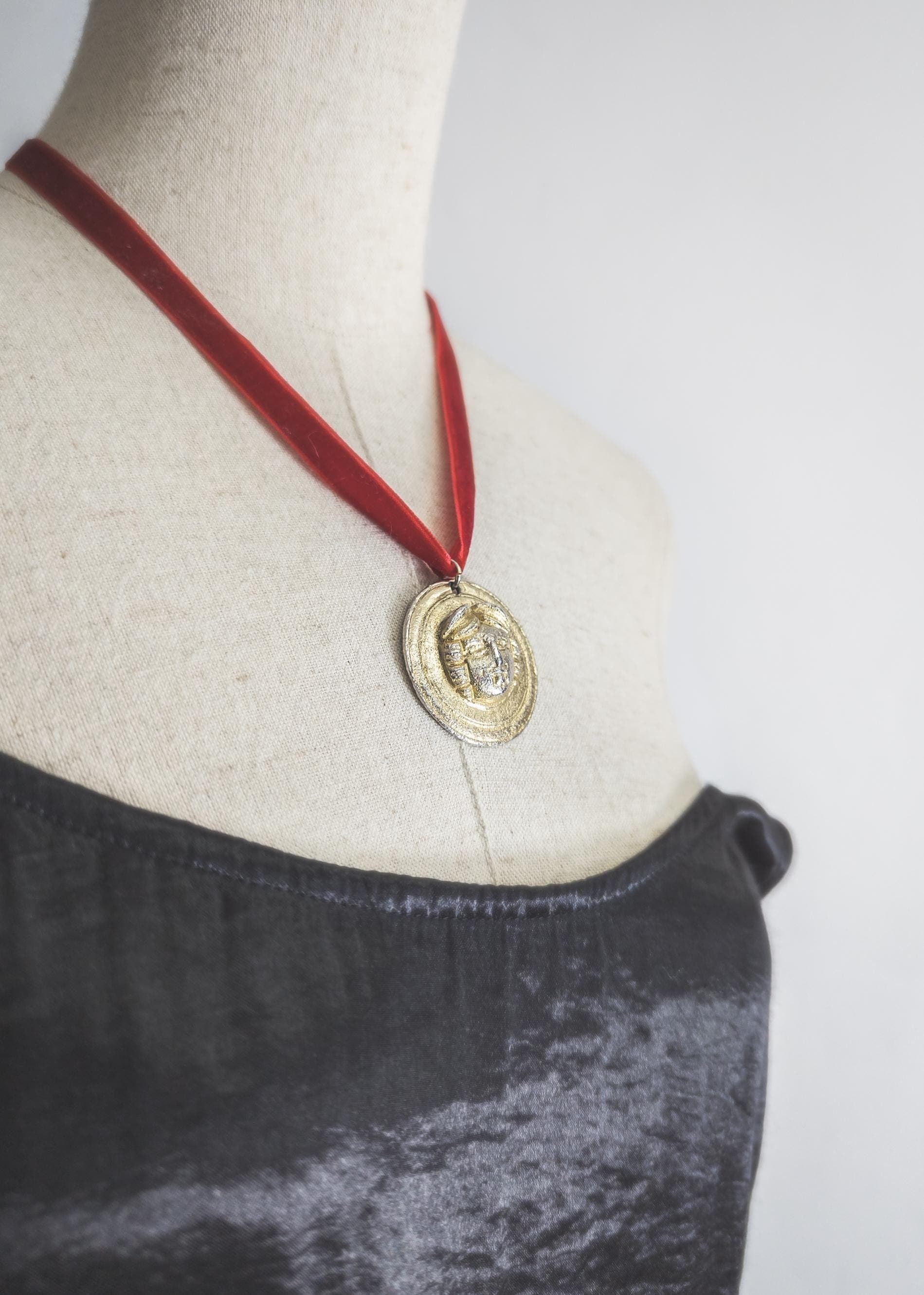 british vintage sphinx lady pendant rare medusa head gold tone. signed "Sphinx 1971, numbered 3835, AR, ©, 2" without chain medusa medallion - image 3