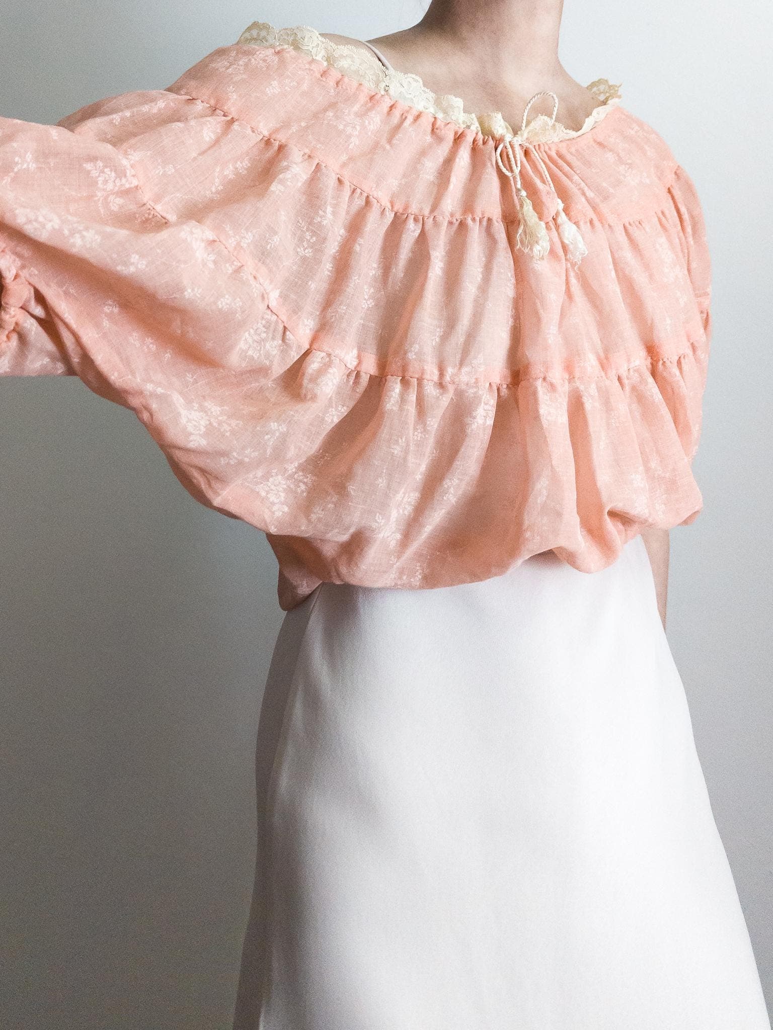 1970s calico prairie tiered top - putty pink/floral - xs/s - image 3
