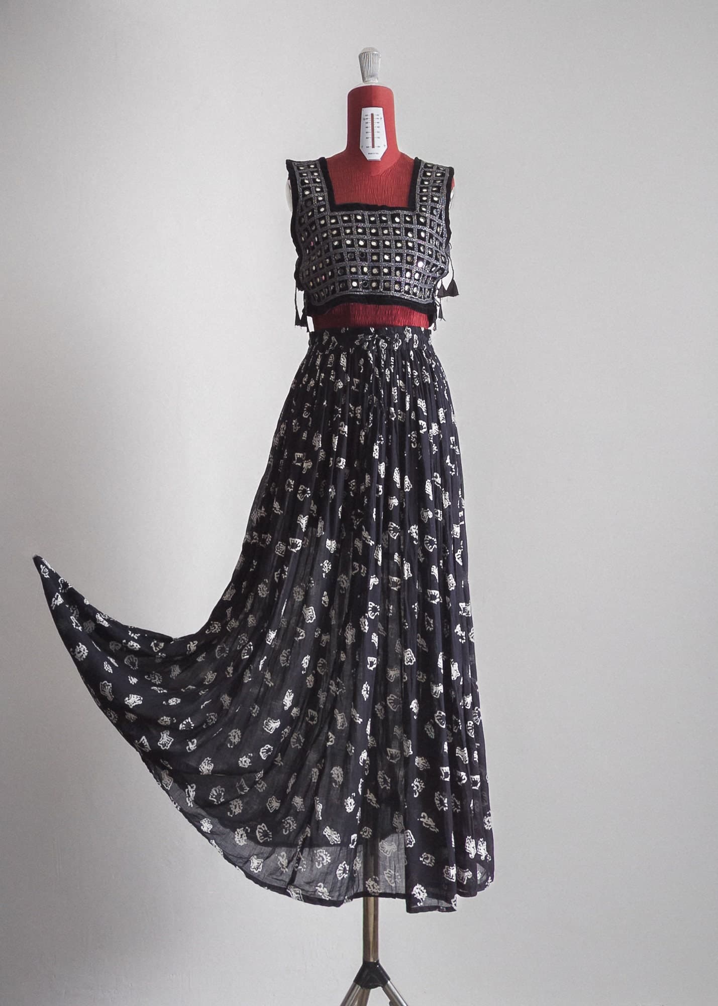 indian mirror work velvet crop top 70s mirror work and sparkle piping work black velvety sari top saree readymade handmade piece (xs/s) - image 3