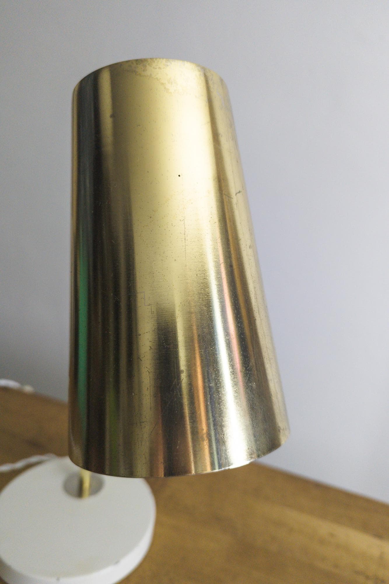 mid century desk table lamp - golden/white - 1970s east german desk lamp – veb leuchtenbau lengefeld - stamped with a date - image 3