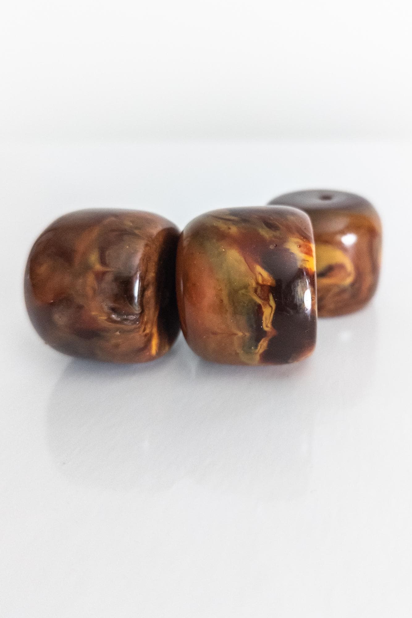 antique 1920s bakelite bead set, 3 pcs, 102 g, chunky barrel-shaped, early phenolic resin, marbled, heavy, collectible - image 3