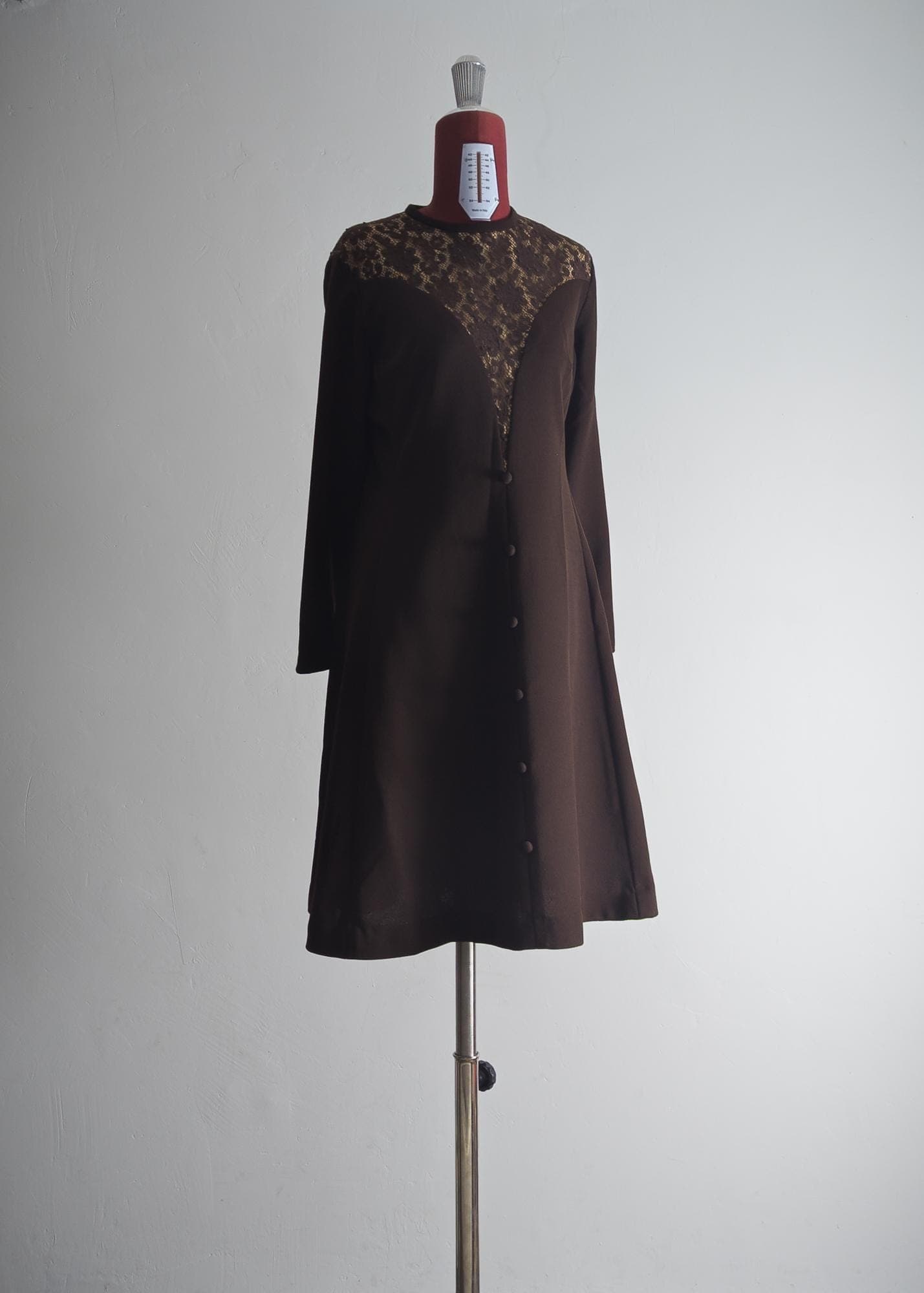 fashioned to flatter dark mod dress plus size gogo dress large vintage find 1960s crimplene knee-length shift dress with long sleeve - image 5