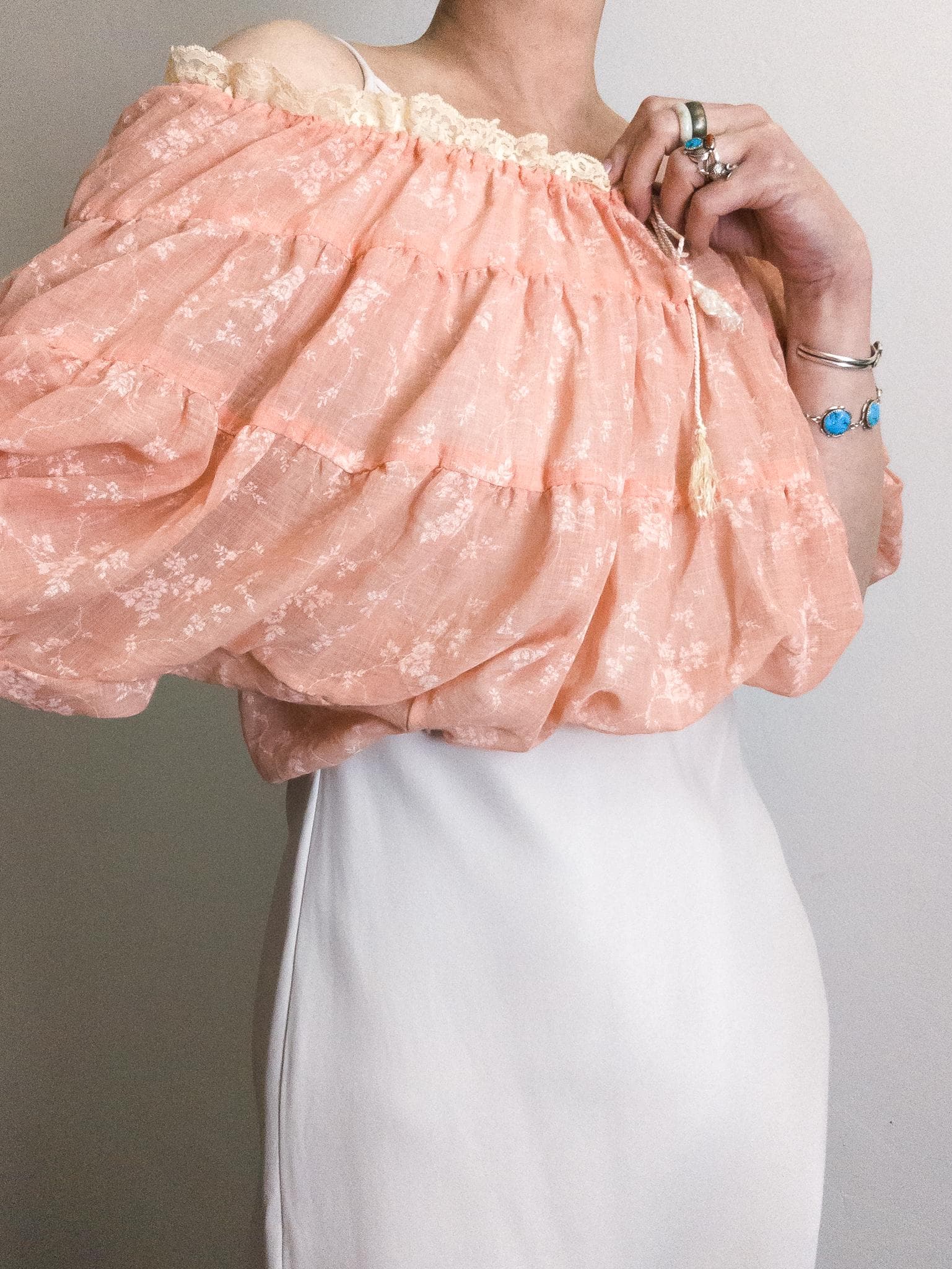 1970s calico prairie tiered top - putty pink/floral - xs/s