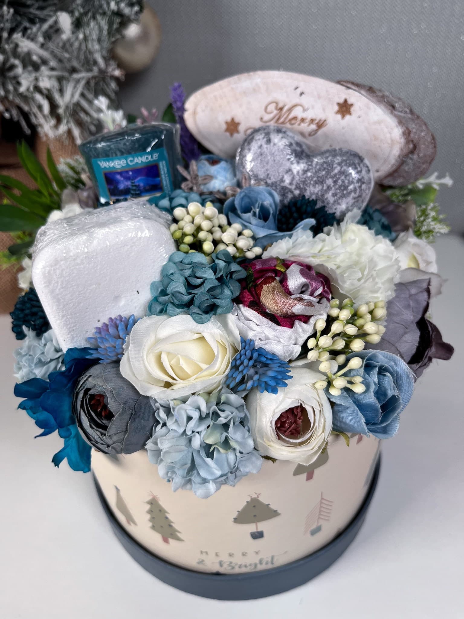 Personalised Christmas Pamper Gift Box: Yankee Candle & Floral Bouquet - image 2