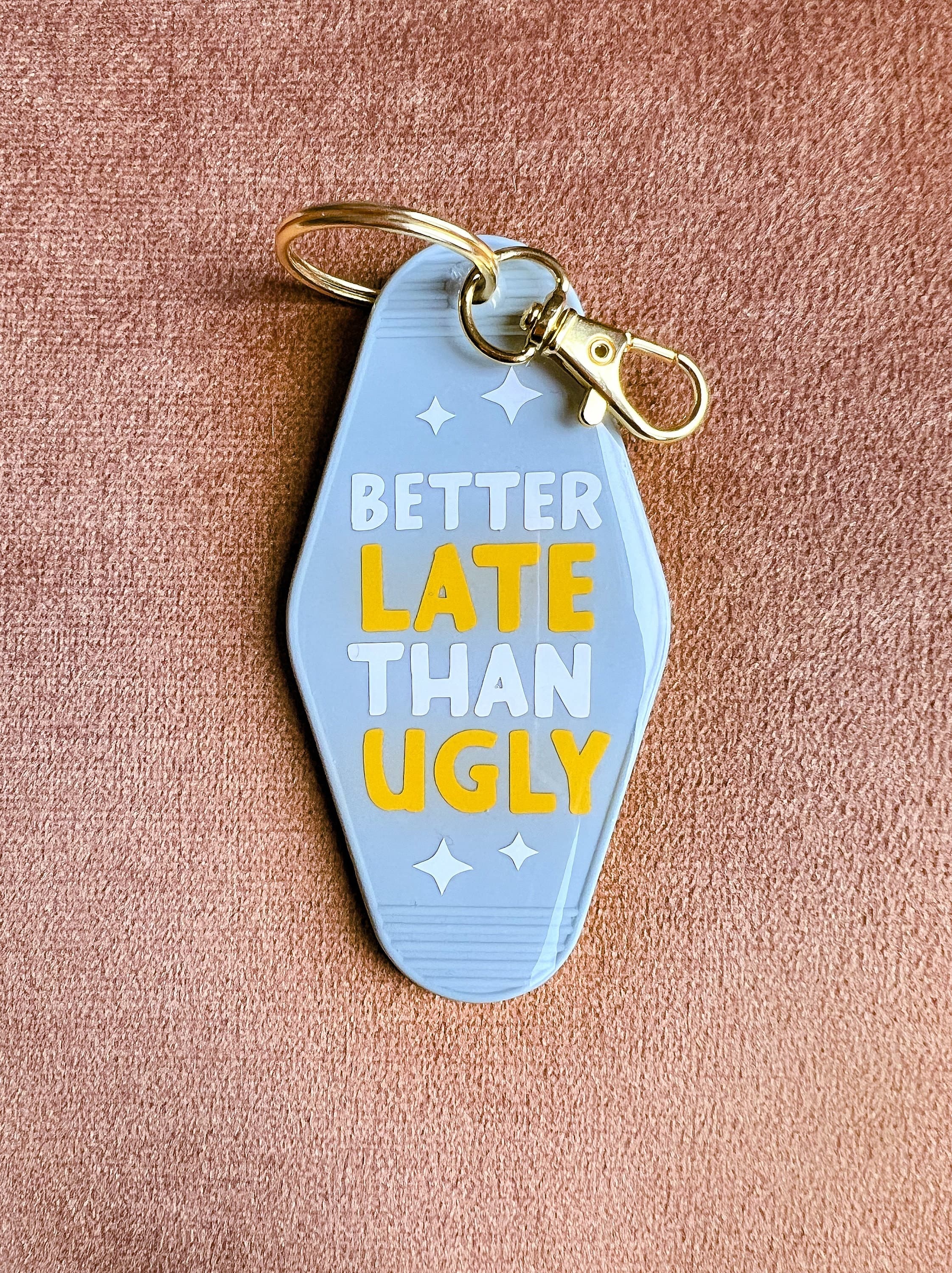Vintage Hotel Motel Key chain Better Late Than Ugly Key Tag Acrylic Retro Keychain Accessories Luggage Tags For Women Keychains For Car Keys