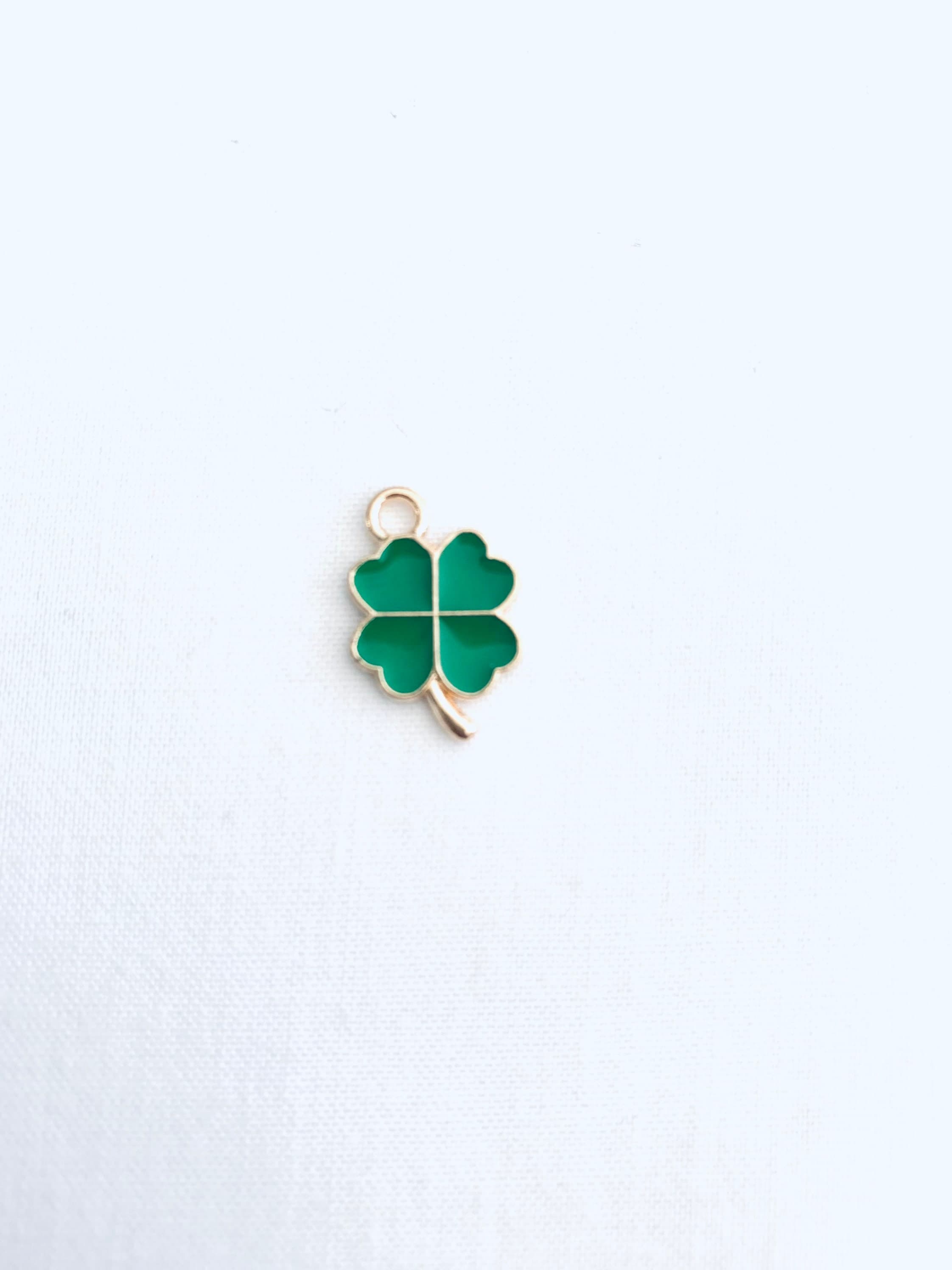 5 pcs Green Lucky Four Leaf Clovers Necklace Charms Pendants, 18mm, hole 2mm. GOLD - image 5