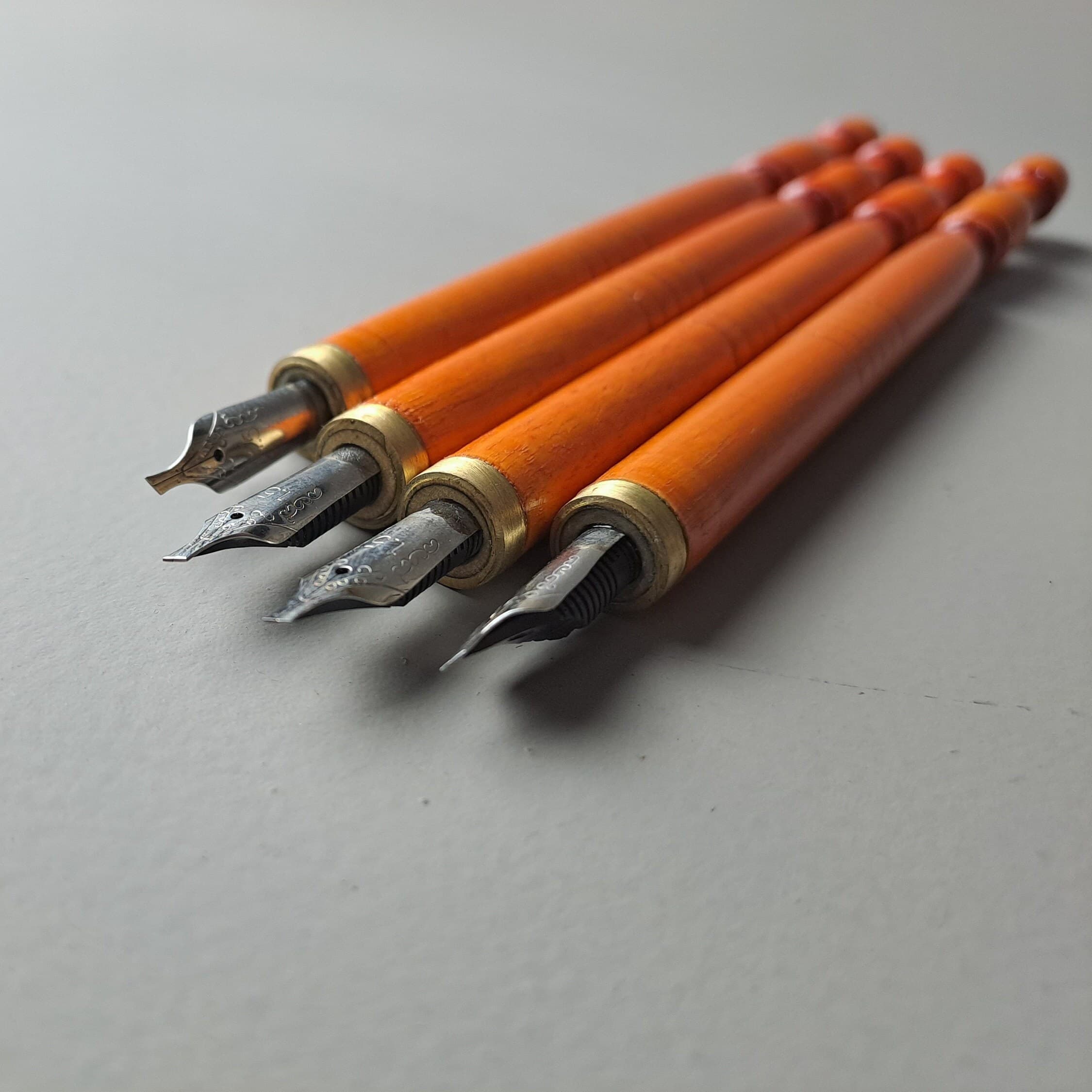 Premium metal nib fountain pen for Arabic calligraphy practice