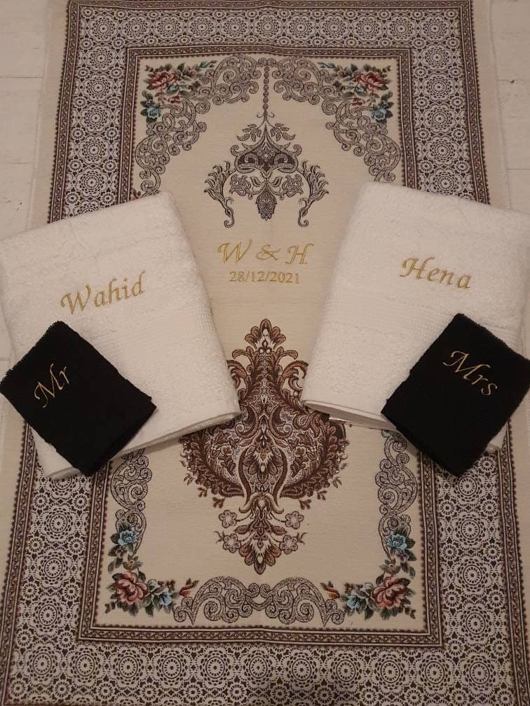 Muslim Wedding Gift Set – Personalised Couples Prayer Mat and Towels | Nikah or Walima Gift | Islamic Mr & Mrs | Newlywed Prayer Set