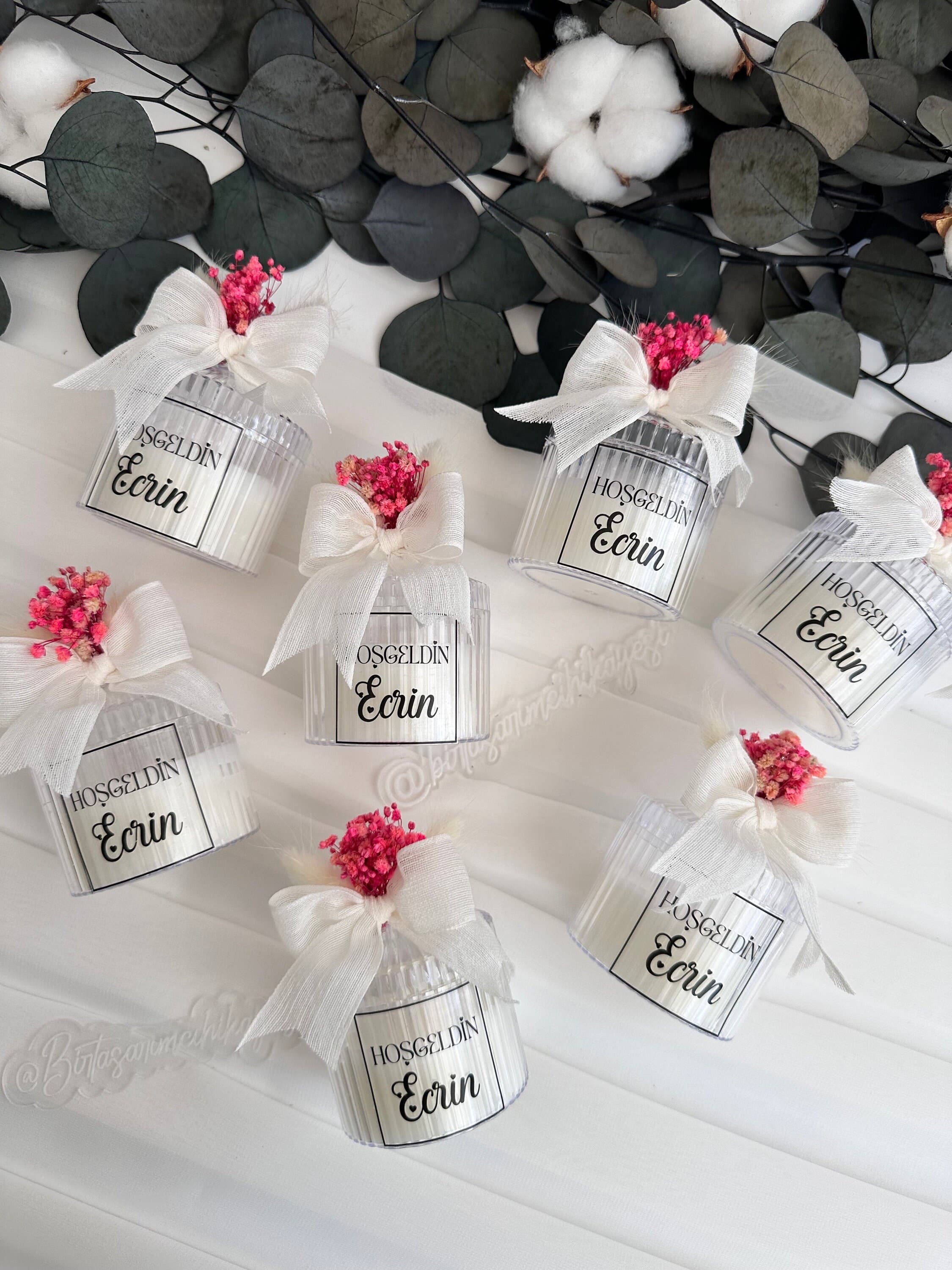 Personalized Wedding Candle Favors: Elegant Glass Jar with Dried Flowers