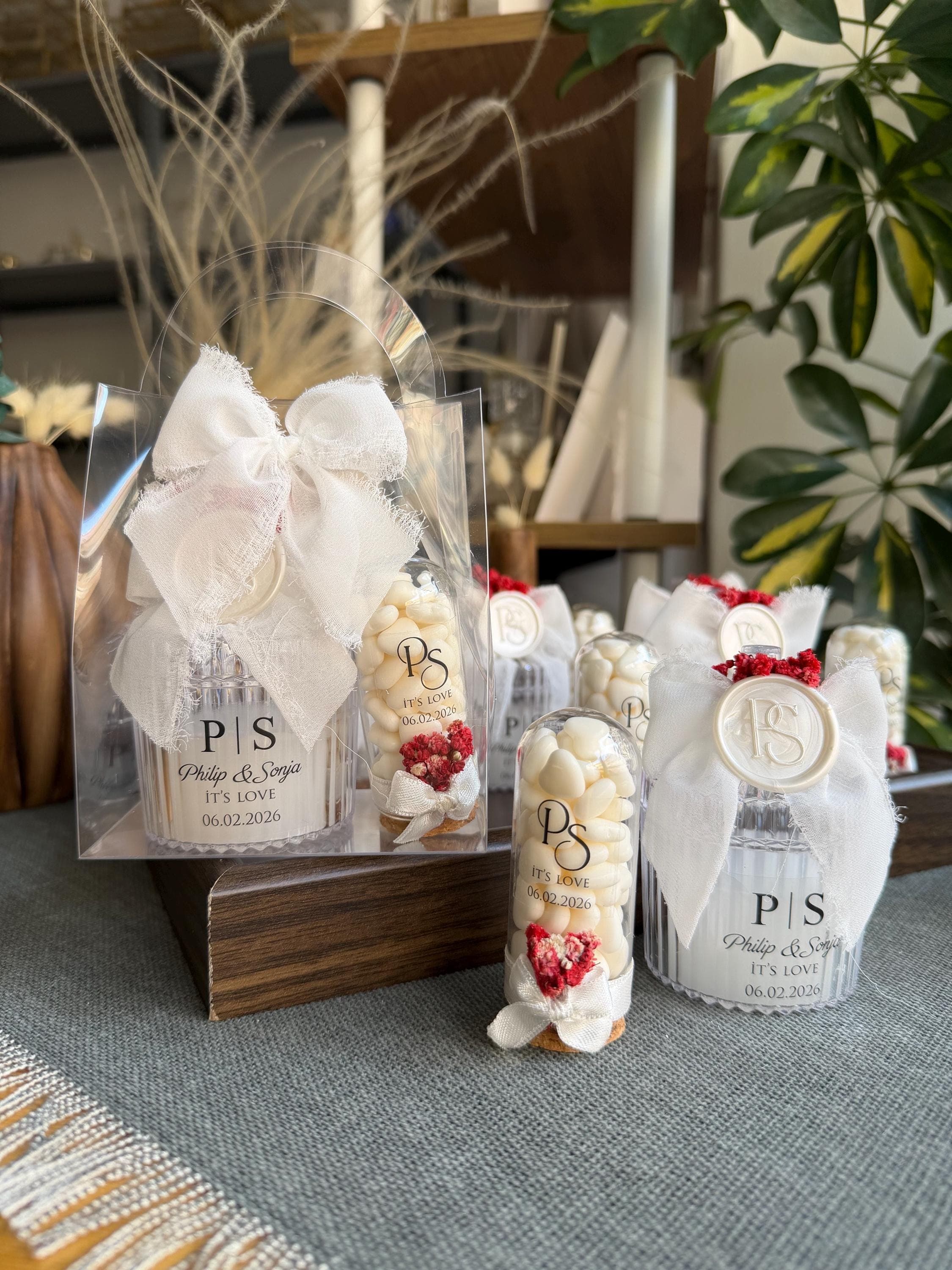 Candles and almond candies in a bag: Personalized wedding gift, Engagement favors candle