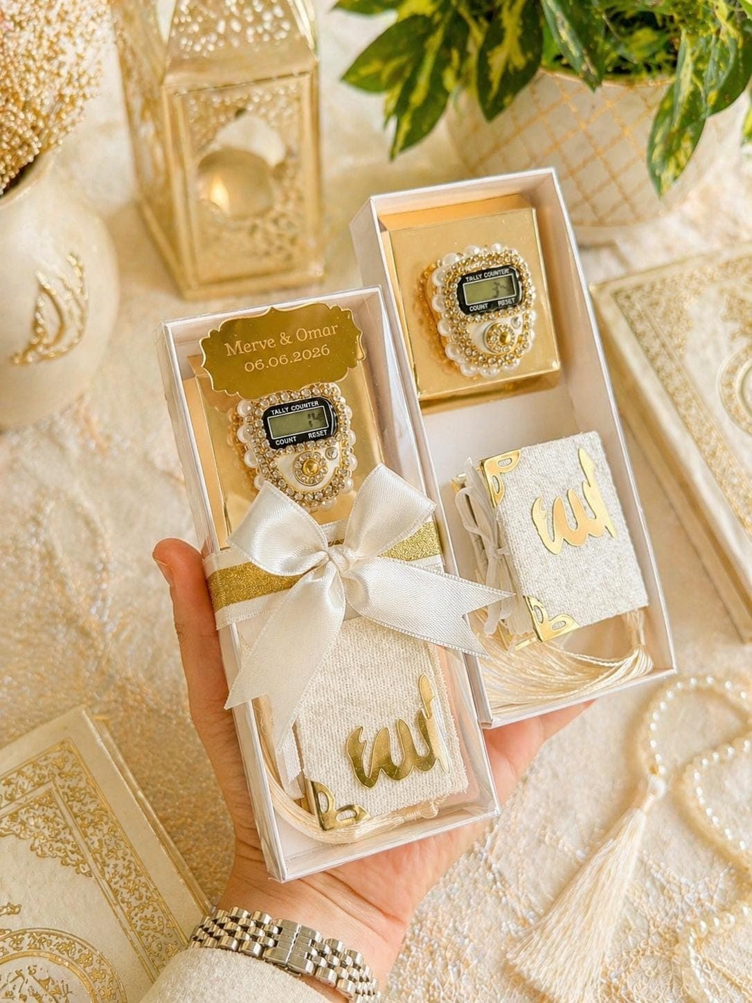 Personalized Islamic wedding favor: Mini Quran and prayer counter in a box