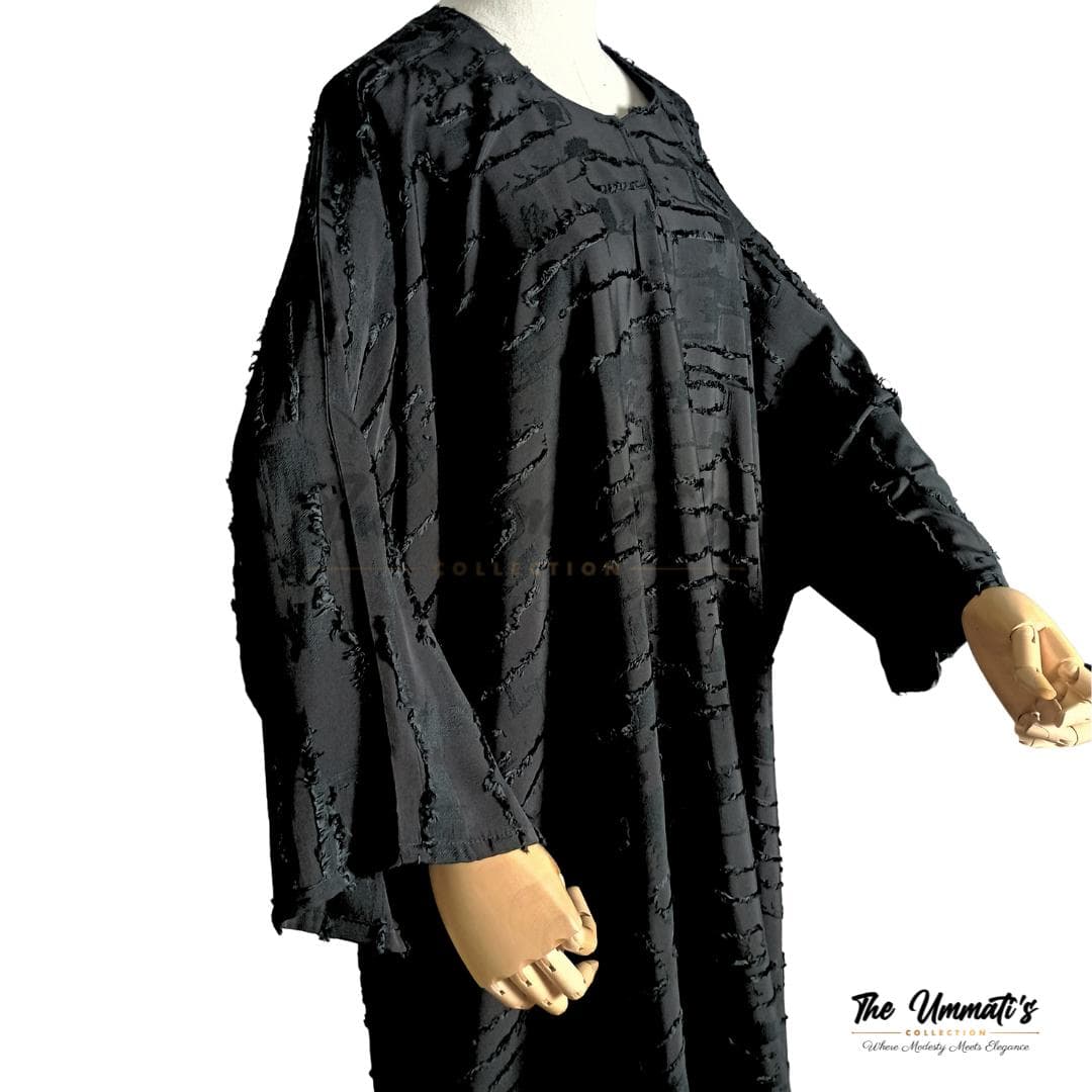 Bisht Textured Abaya - Black - image 5