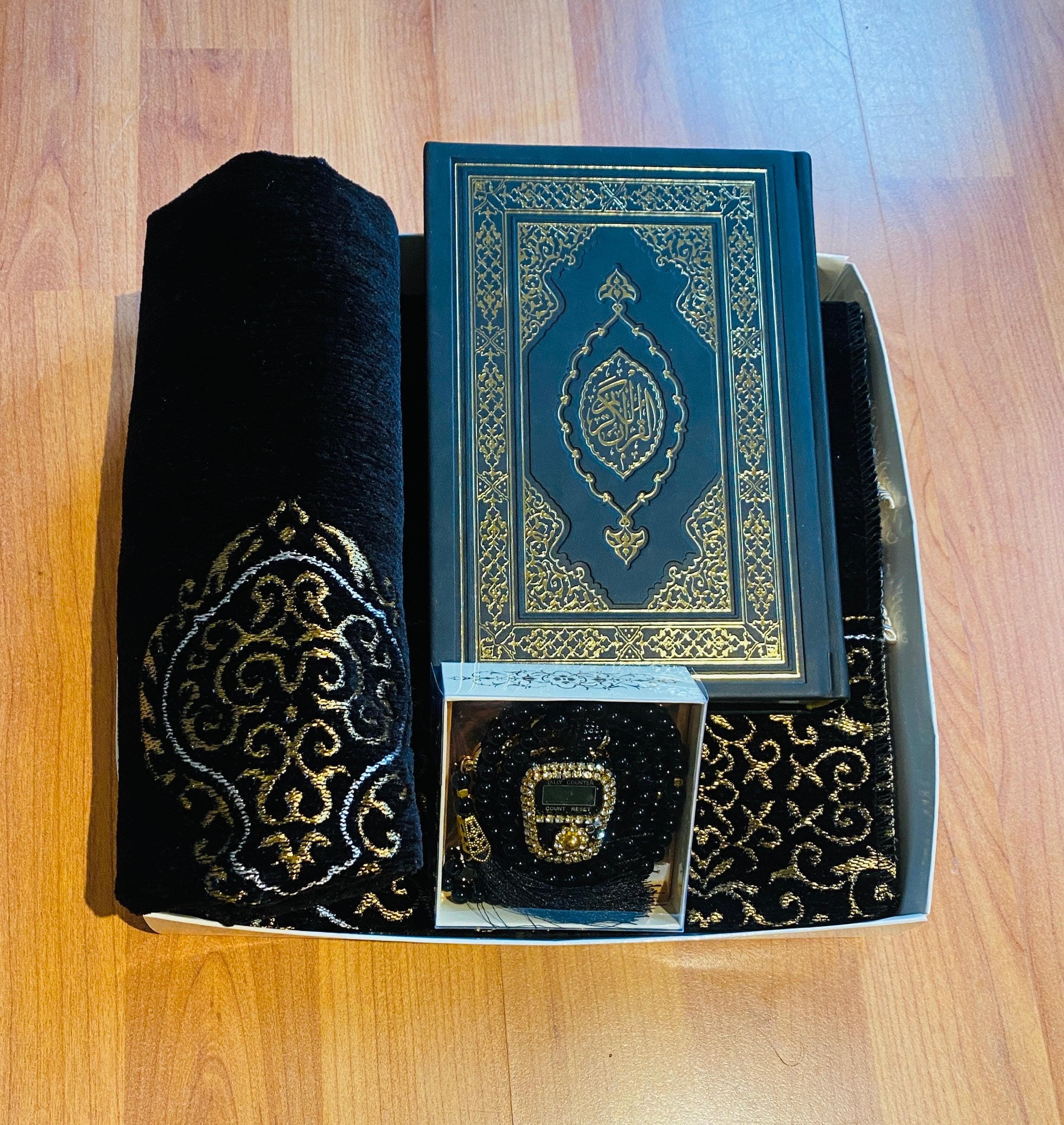 Kaaba Design Prayer Rug Set: Quran, Digital Counter, Pearl Tasbeehs Bead - image 5