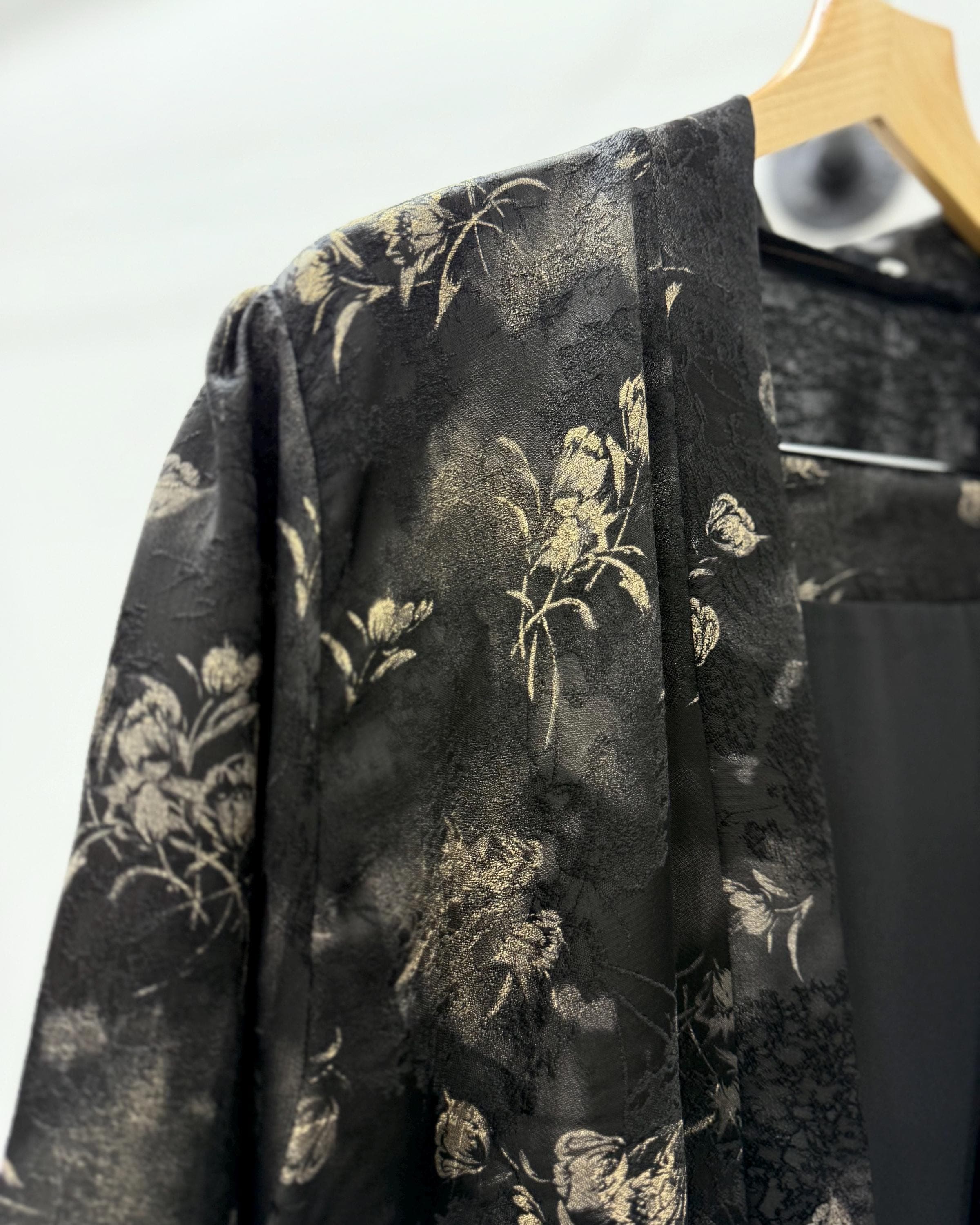 Floral Turkish Jacquard Patterned Abaya Set in Cloche Cut (No Inner Dress) - image 3
