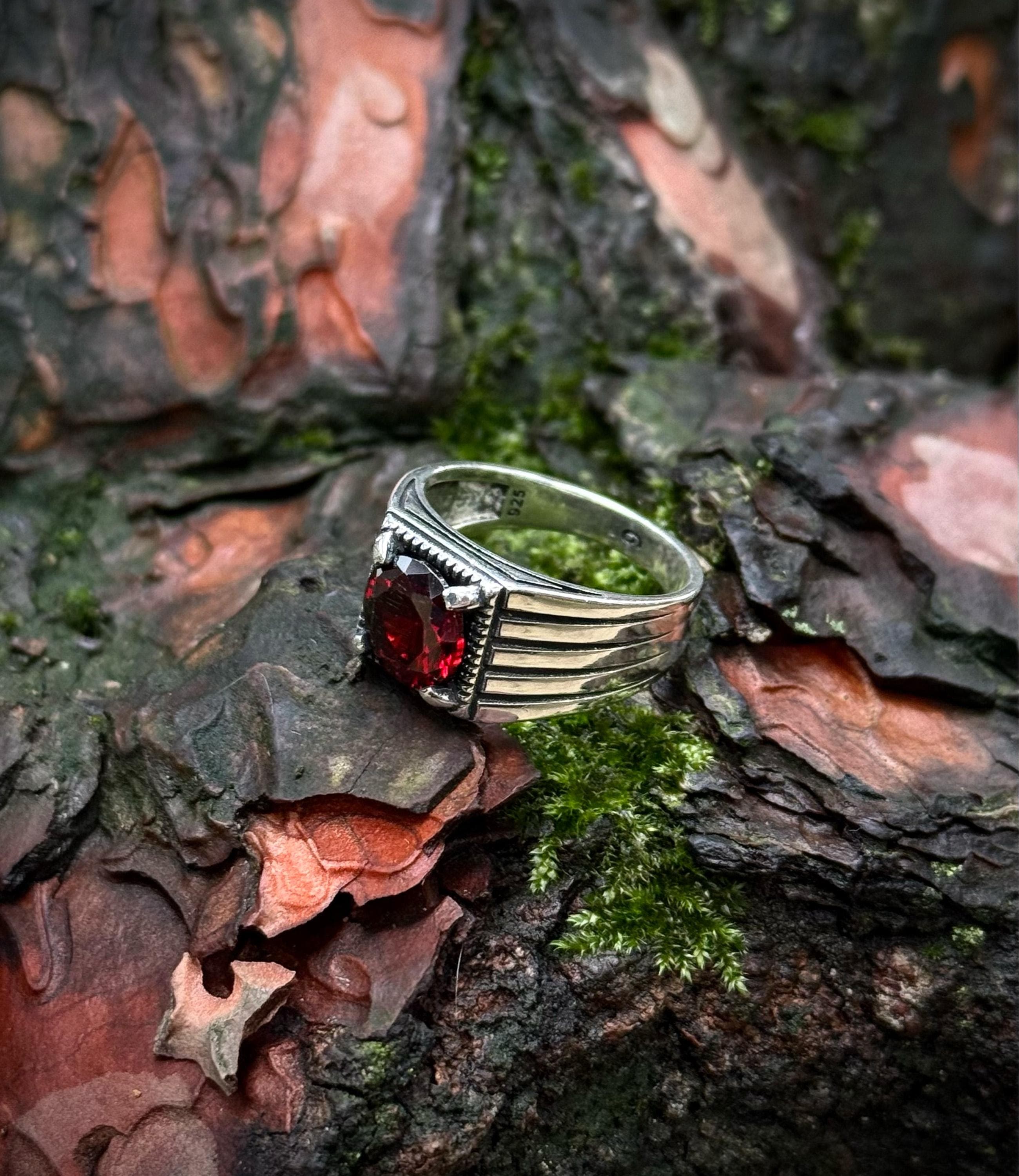 925 Sterling Silver Crimson Stone Ribbed Ring, Deep Red Men’s Ring