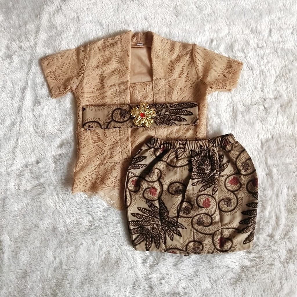 LACE KUTUBARU 0- 2.5years baby Kebaya, Baby kebaya sets SHORT batik skirts, baby Kebaya sets batik skirts - image 4