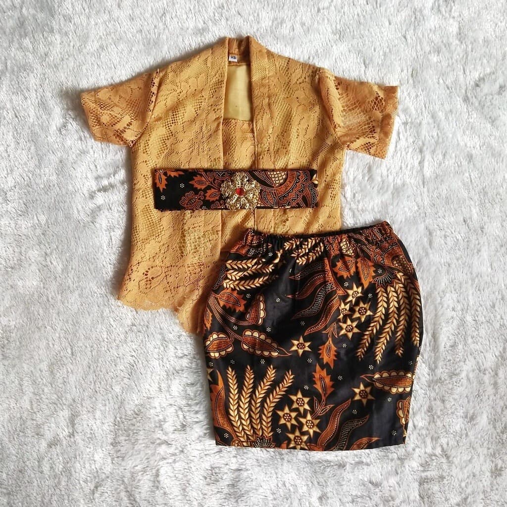 LACE KUTUBARU 0- 2.5years baby Kebaya, Baby kebaya sets SHORT batik skirts, baby Kebaya sets batik skirts - image 5