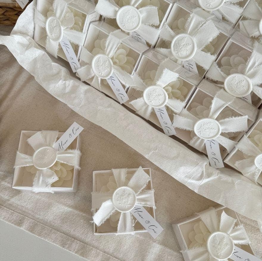 Personalized Candle Wedding Favor – Minimal Gift in Box, Bridal Shower Favor, Custom Name Candle, Elegant Wedding Gift - image 3