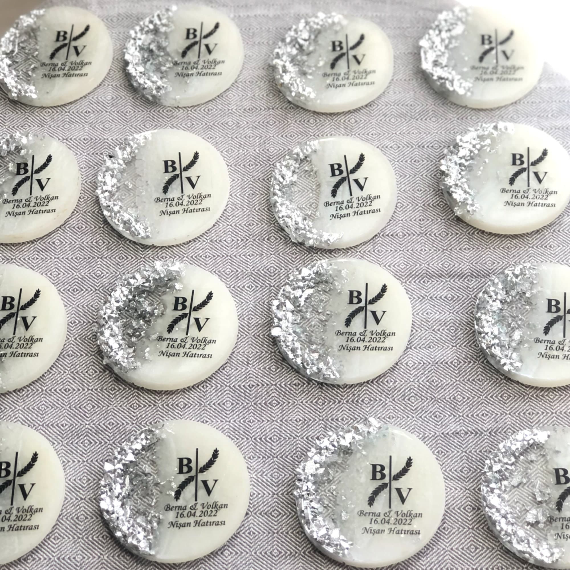 Personalized Wedding Magnet Favors: Epoxy Stone Design (2.75 inch) - image 5