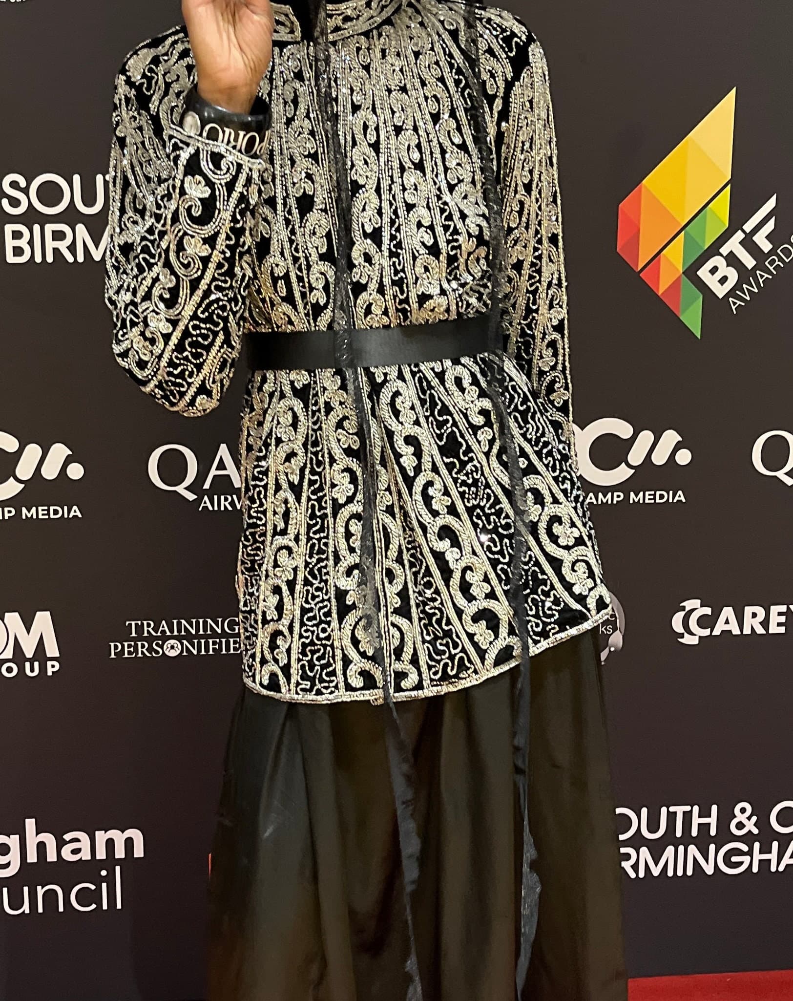 Luxury platinum Abaya jacket oversized blazer hand sewn from Dubai - image 3