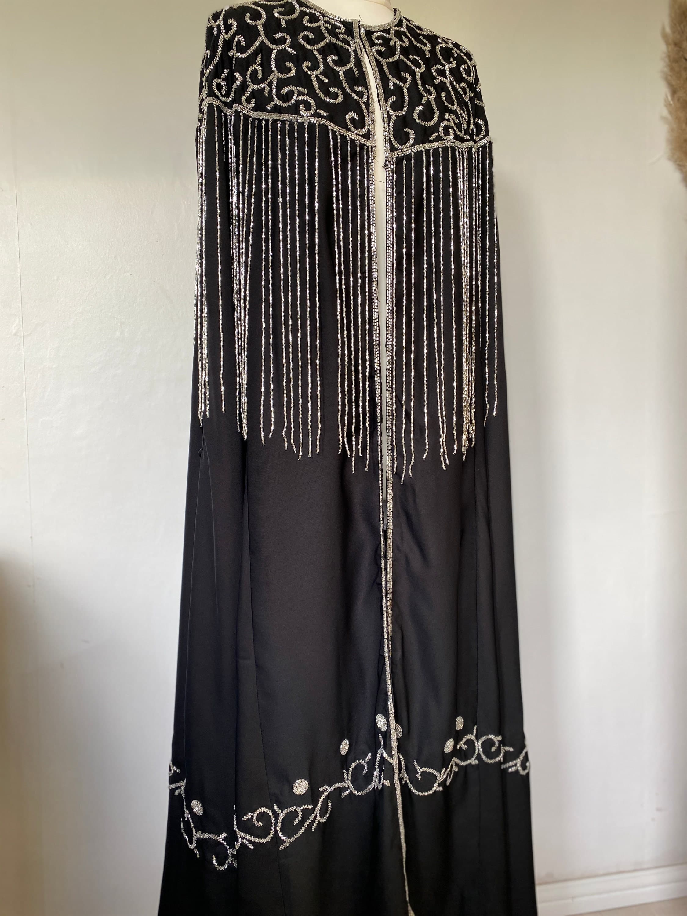 Silver Cape Nidha eid Abaya - image 3