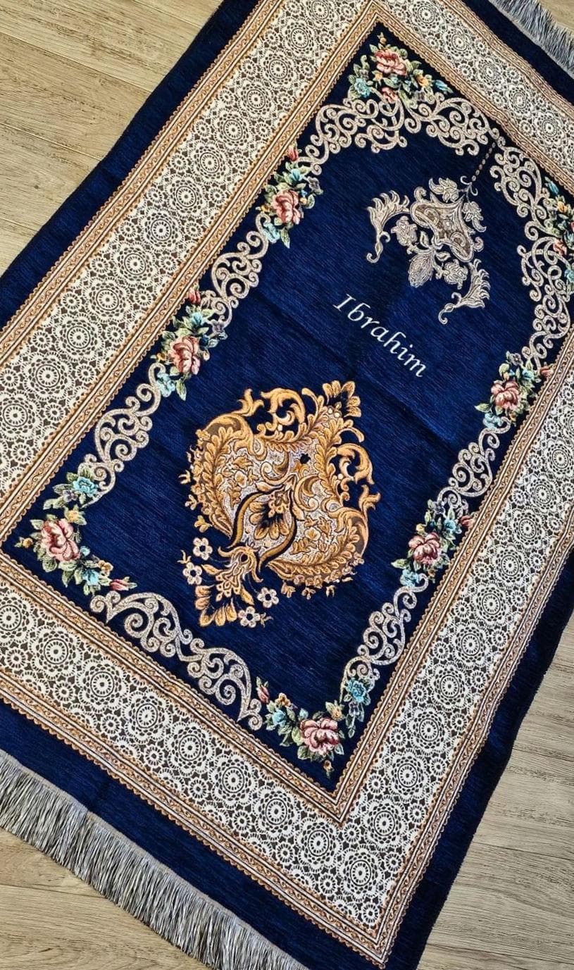 Deluxe Personalised Navy Prayer Mat – Premium Muslim Rug with Custom Name – Elegant Islamic Gift – Eid | Ramadan Luxury Present