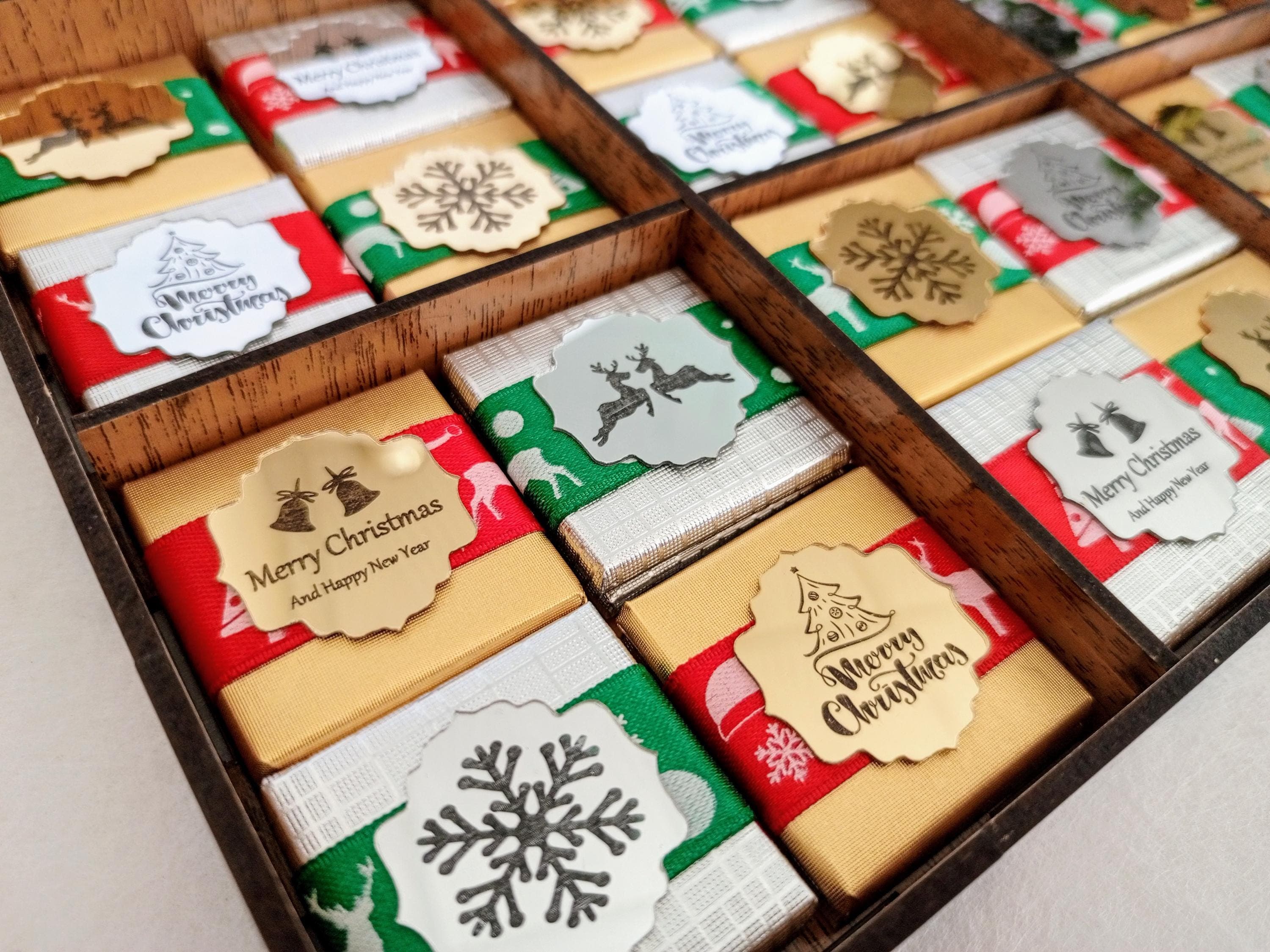 Christmas Chocolate Favors – Foil Wrapped Milk Chocolate, Wooden Box - image 4