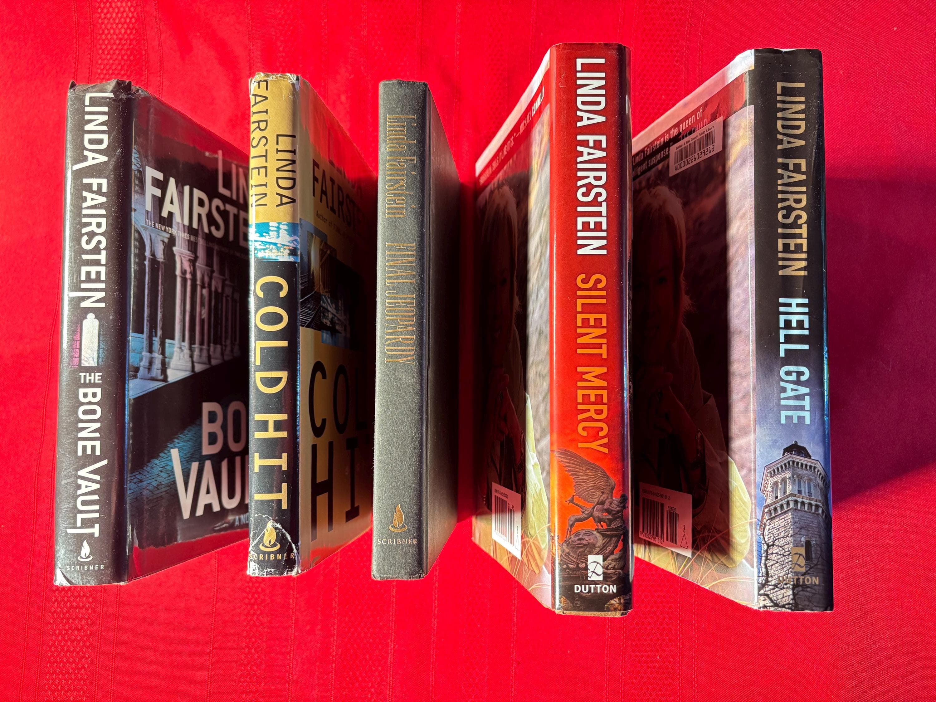 Linda Fairstein Book Bundle, 5 Hardcover Books, Silent Mercy, Cold Hit, Final Jeopardy, Hell Gate, The Bone Vault, 2000's - image 3