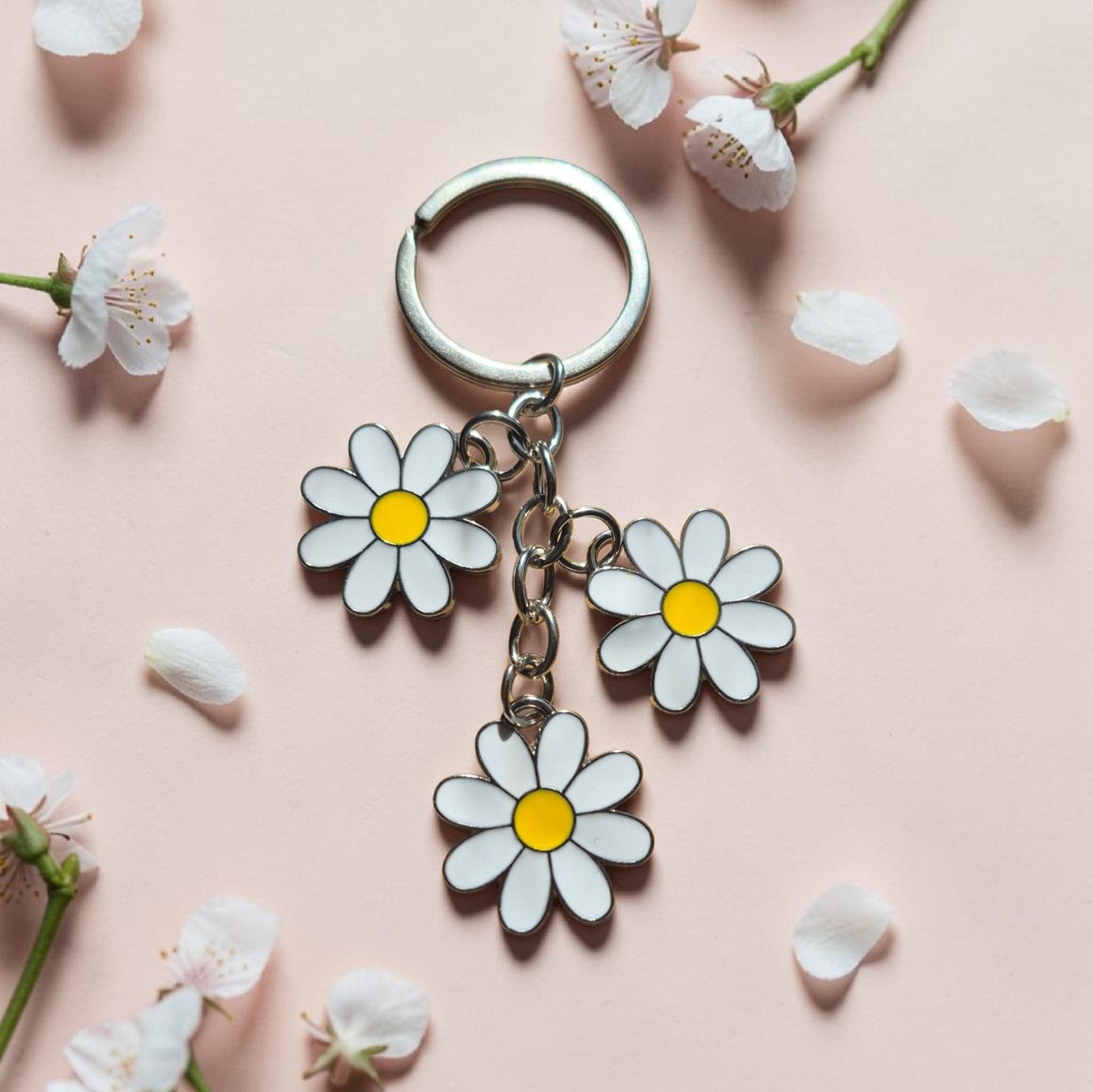Daisy flower keychain, Daisy flowers charm for her, Accessories for her, keychain accessories - image 4