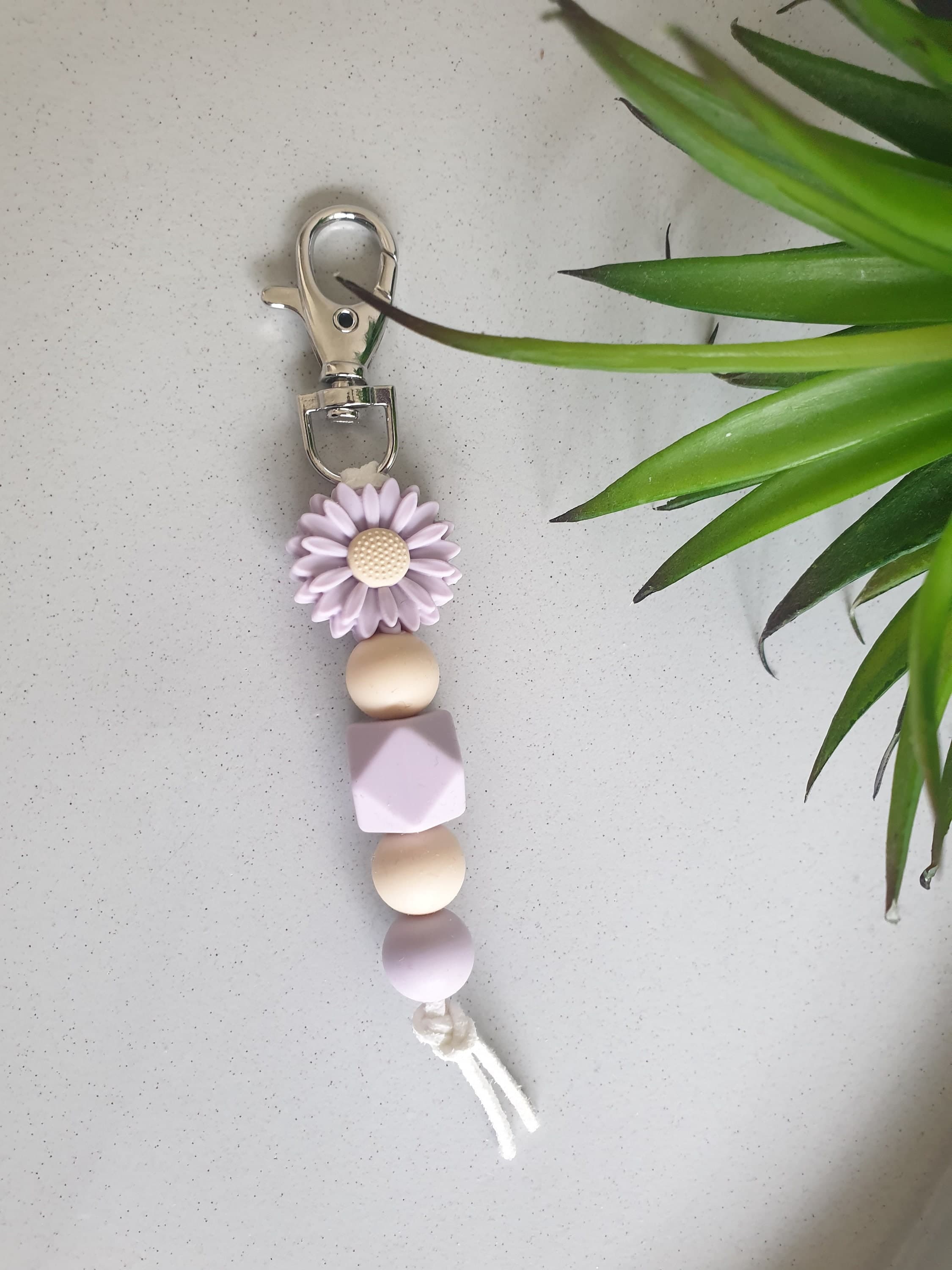 Keychain silicone bead daisy keychain- beaded keyring - Gift - Handbag accessories - image 5