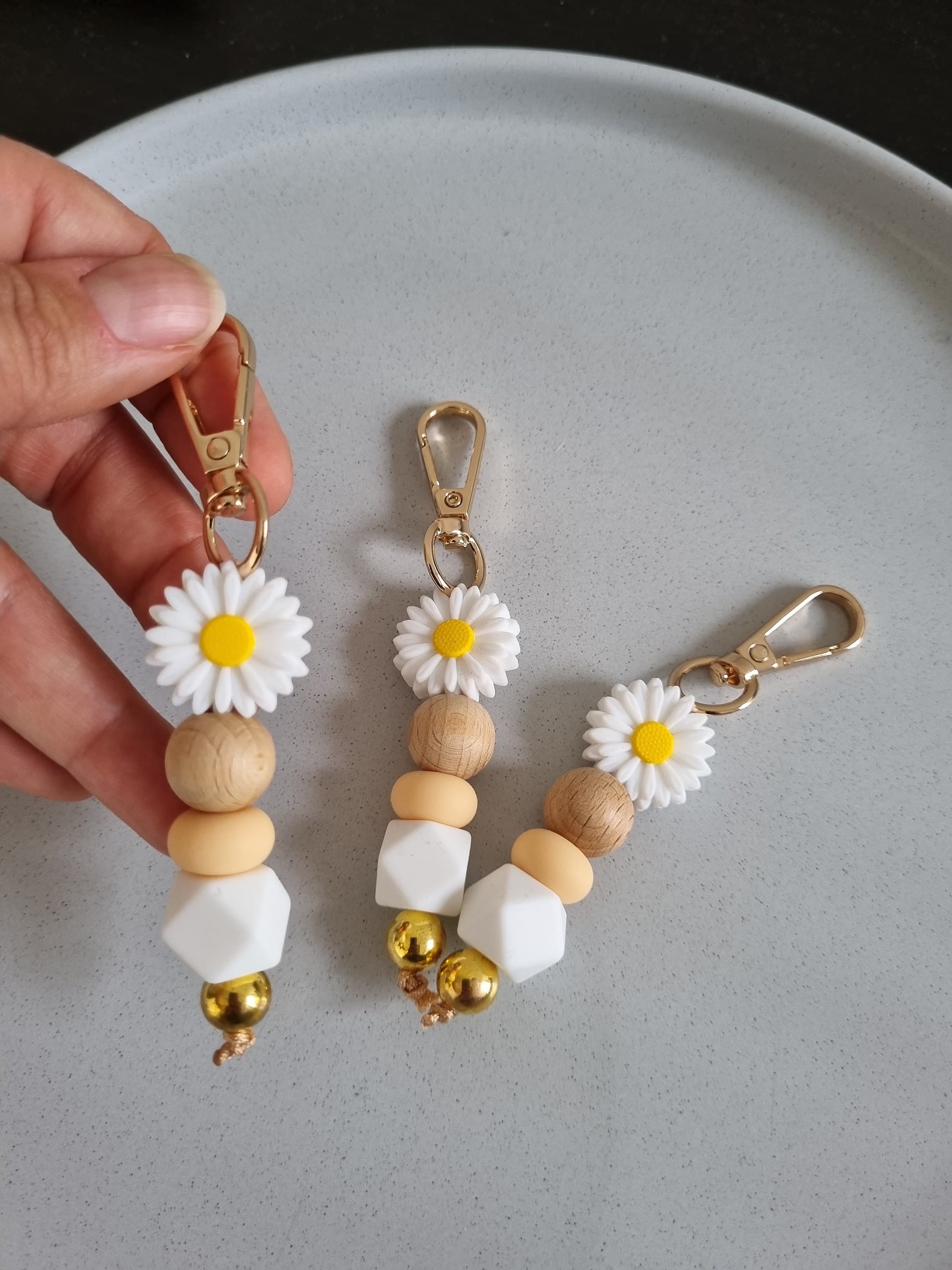 Daisy Beaded Keychain: Silicone Bead Keyring, Handbag Charm - image 4