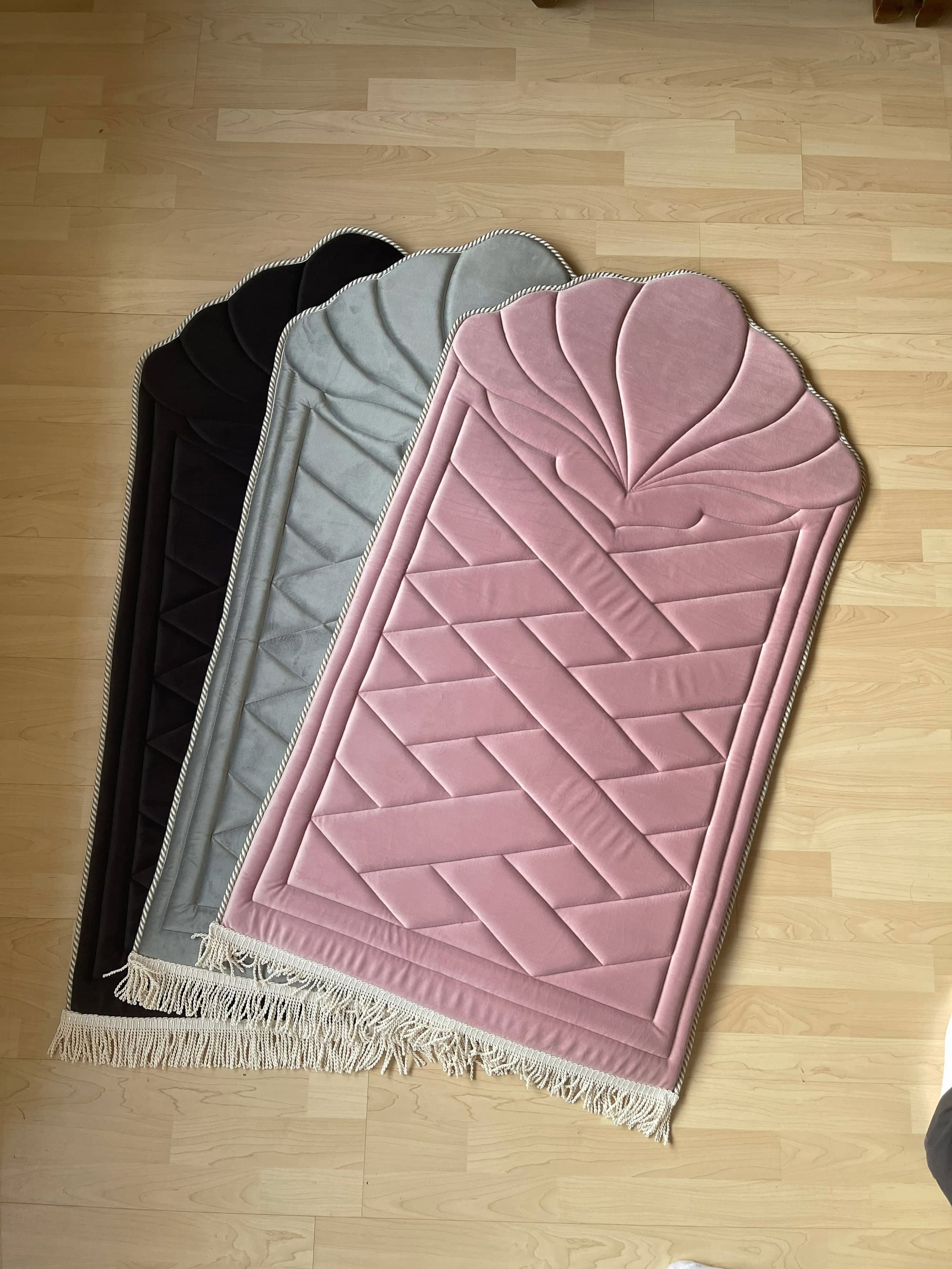 Thick foam padded Muslim prayer mat for daily salah. Comfortable Islamic prayer rug with soft cushioning, ideal for men, women, elders. Perfect padded Janamaz for home or travel use. Ramadan, Eid, Umrah, Hajj gift idea. Modern Islamic decor, foldable and lightweight mat for spiritual comfort. Muslim gift for him or her. Elegant and durable prayer rug for knees and back support. muslim wedding gift, muslim nikkah gift, muslim friend gift, islamic gift for dad