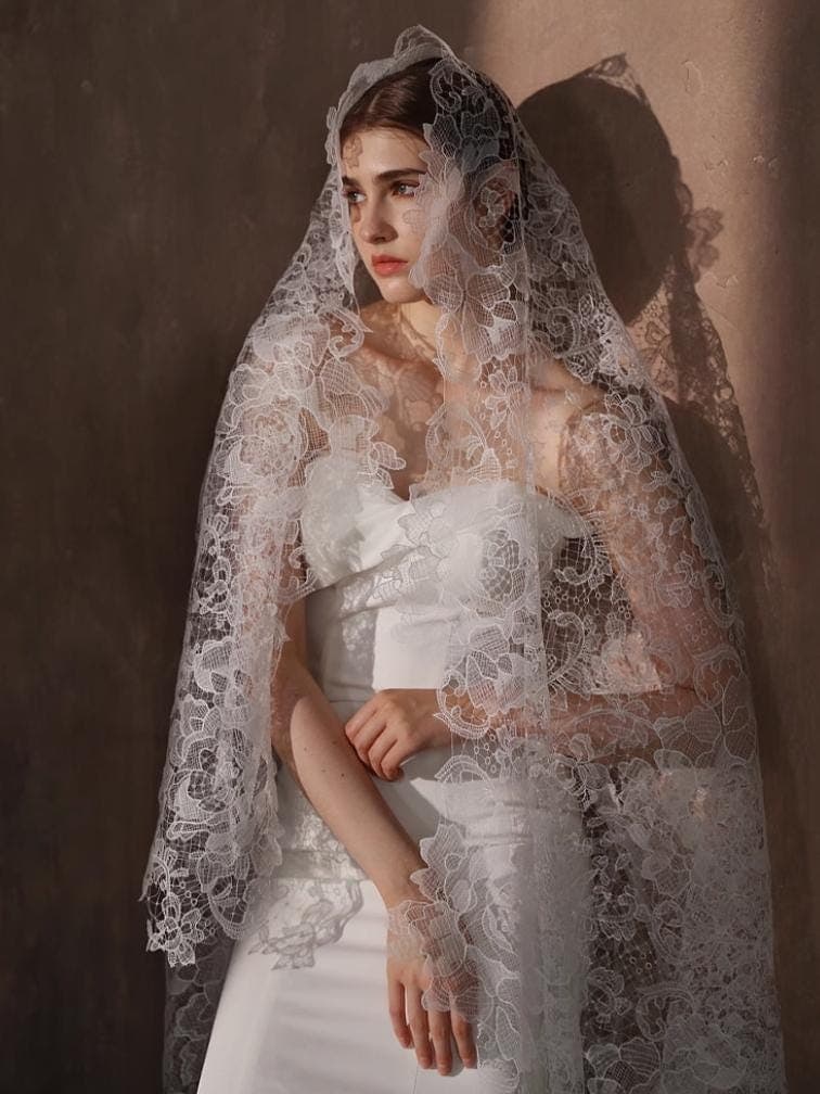 Romantic Vintage White Lace Cathedral Bridal Veil with Intricate Floral Patterns - image 5