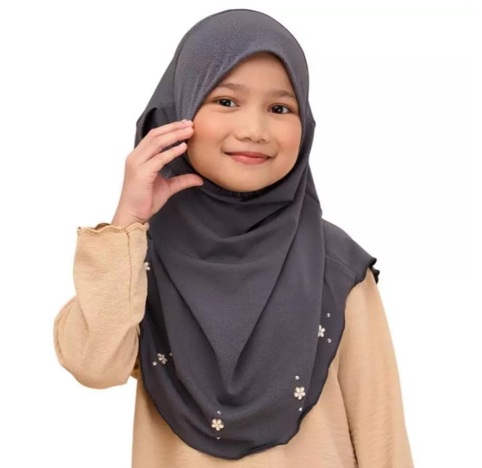 Ironless Moss Crepe Kids Hijab with Beads, Instant Slip-On, Modest Girls' Headscarf, Stylish Muslim Hijab, Comfortable Islamic Wear - image 5