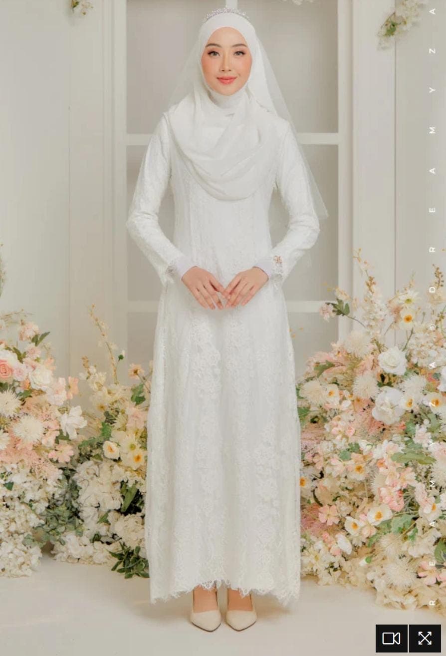 Elegant White French Lace Muslim Wedding Dress - Modest Bridal Gown with Long Sleeves - Customizable Islamic Nikah Attire - image 3