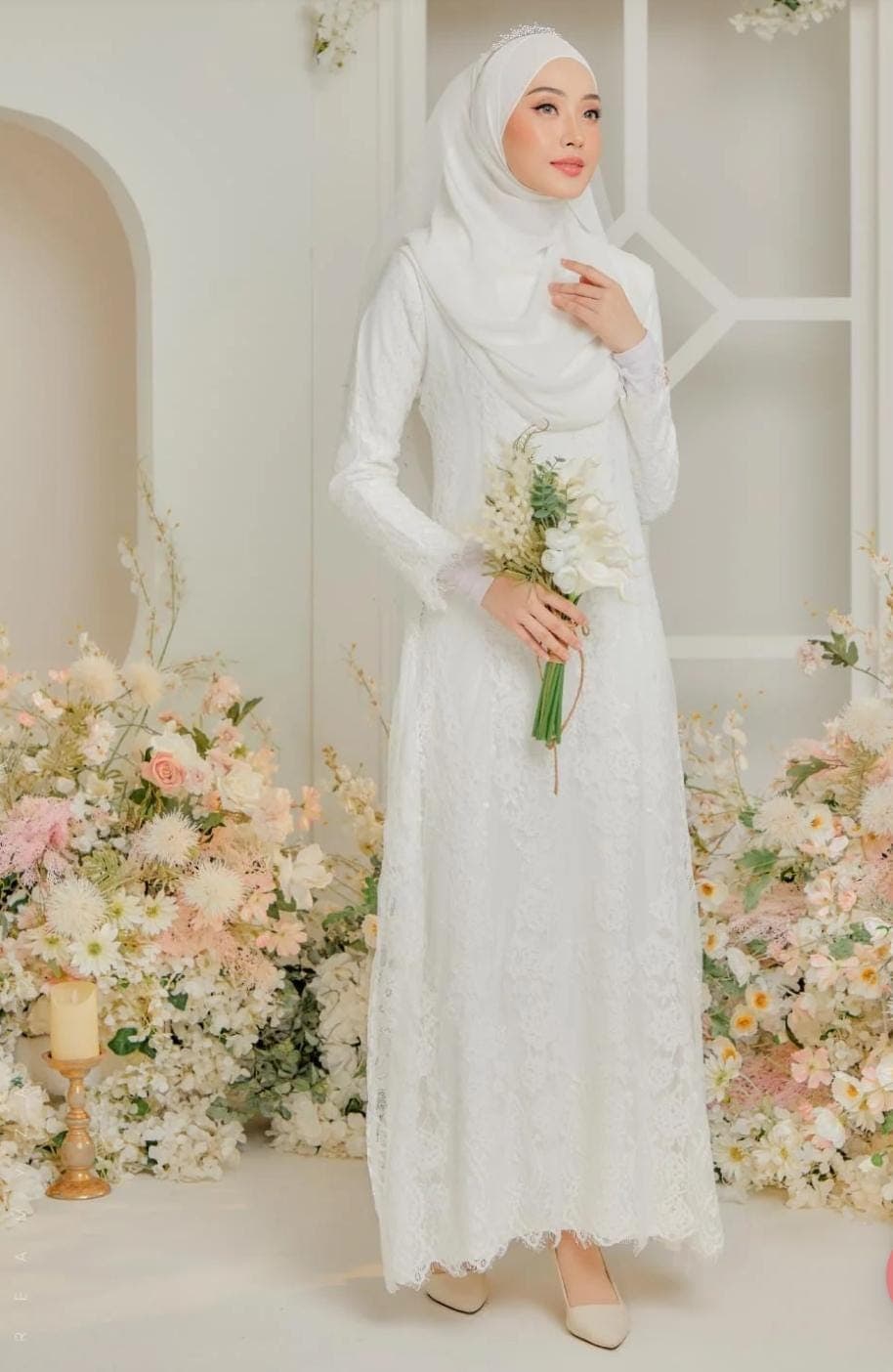 Elegant White French Lace Muslim Wedding Dress - Modest Bridal Gown with Long Sleeves - Customizable Islamic Nikah Attire - image 4