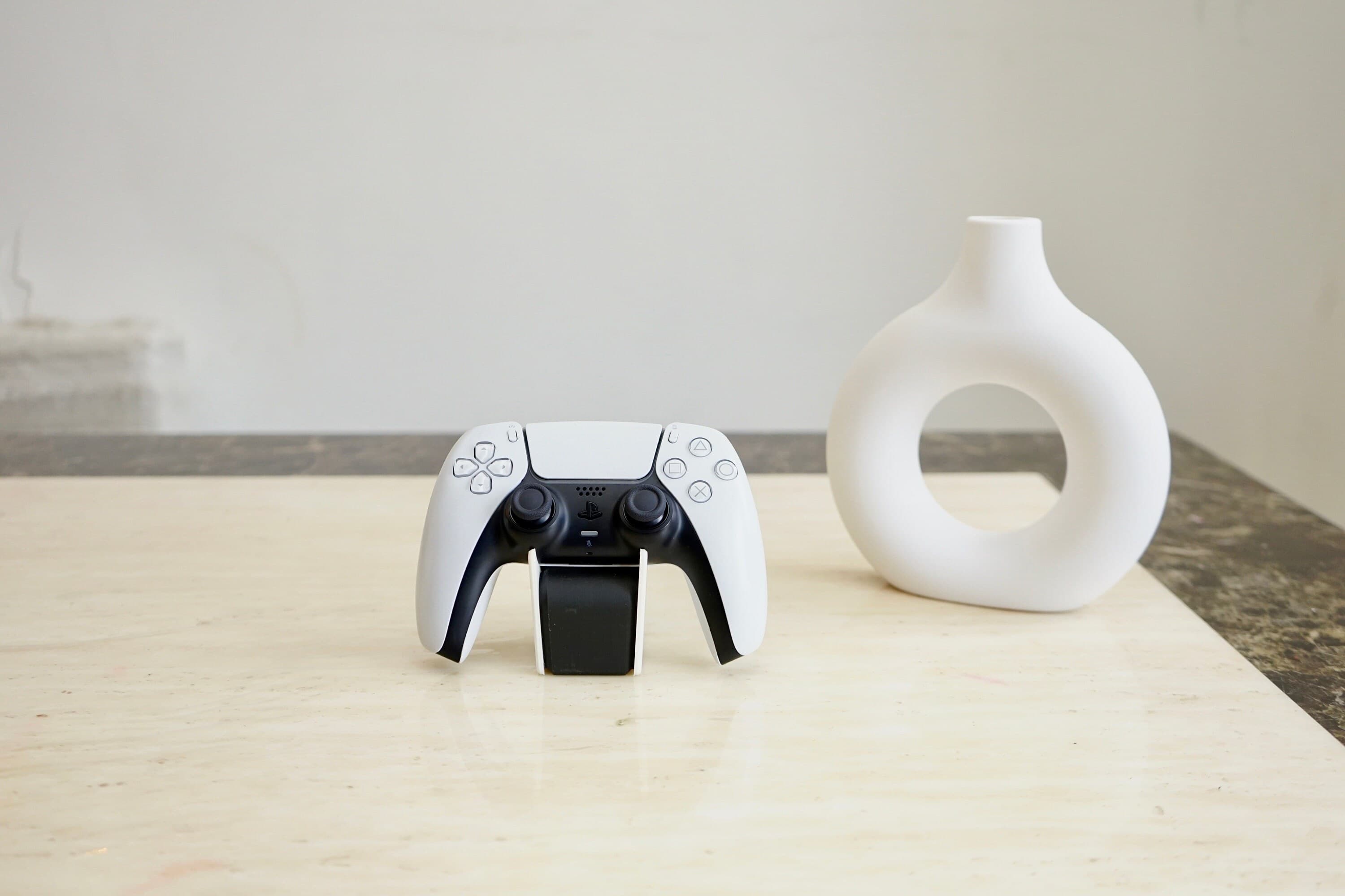 Personalized 3D Printed Controller Stand – Custom Gaming Desk Accessory