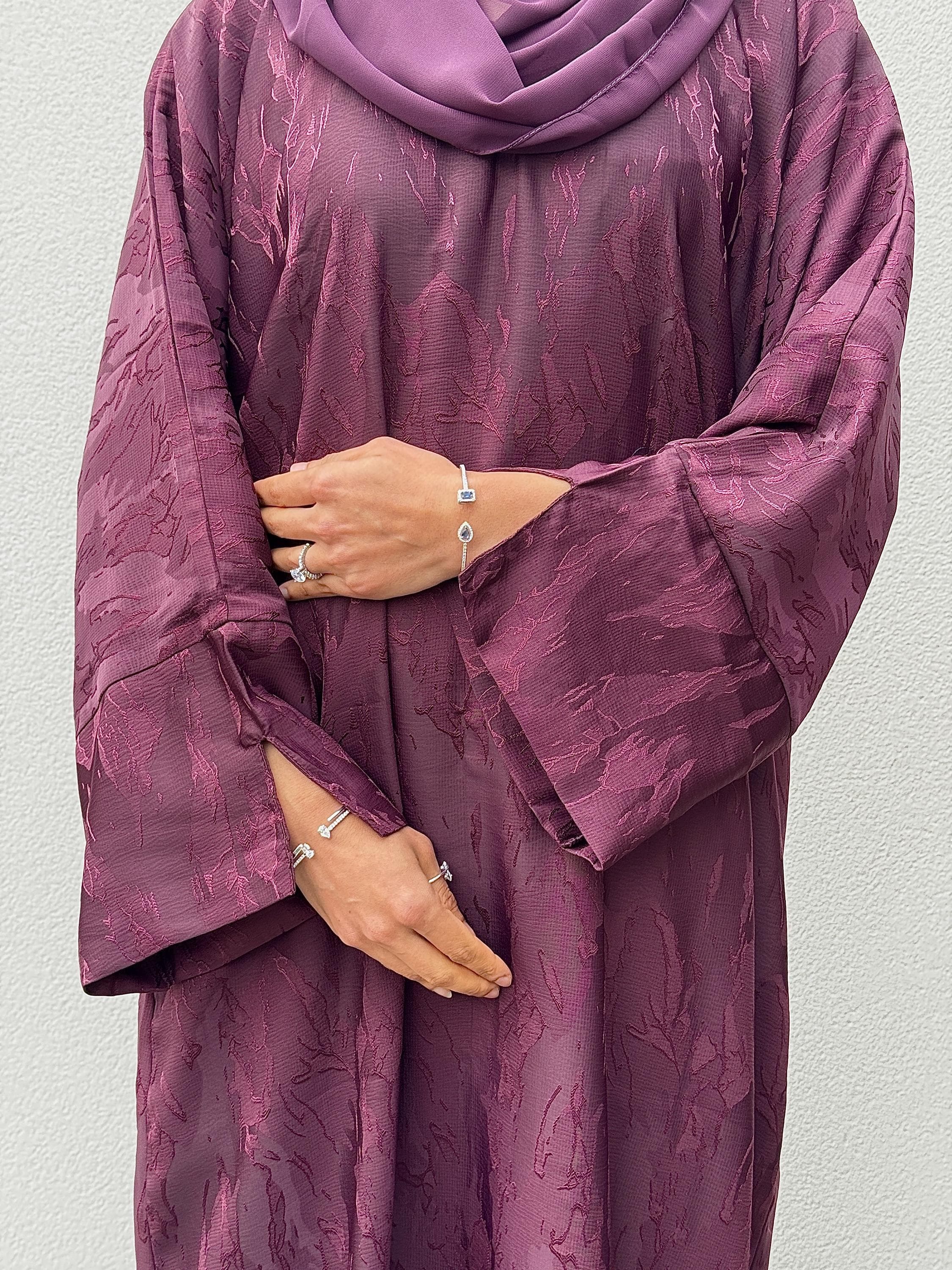 Elegant Jacquard Closed Abaya with Pockets and Scarf - Lightweight Women's