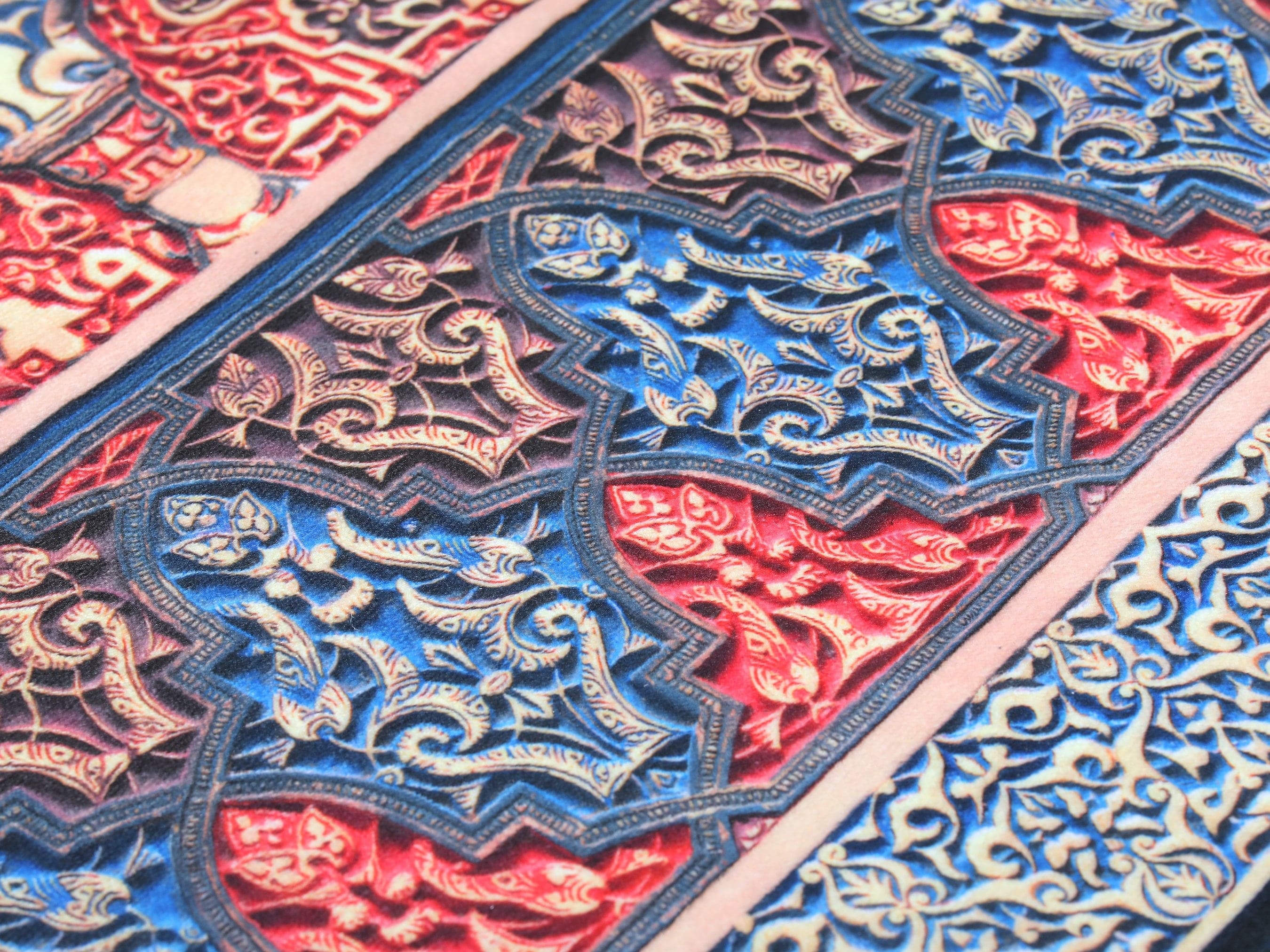 Prayer Mat & Islamic Mihrab Prayer Rug: Soft Silky Luxury Gift Arabian Carpet Islam - image 4